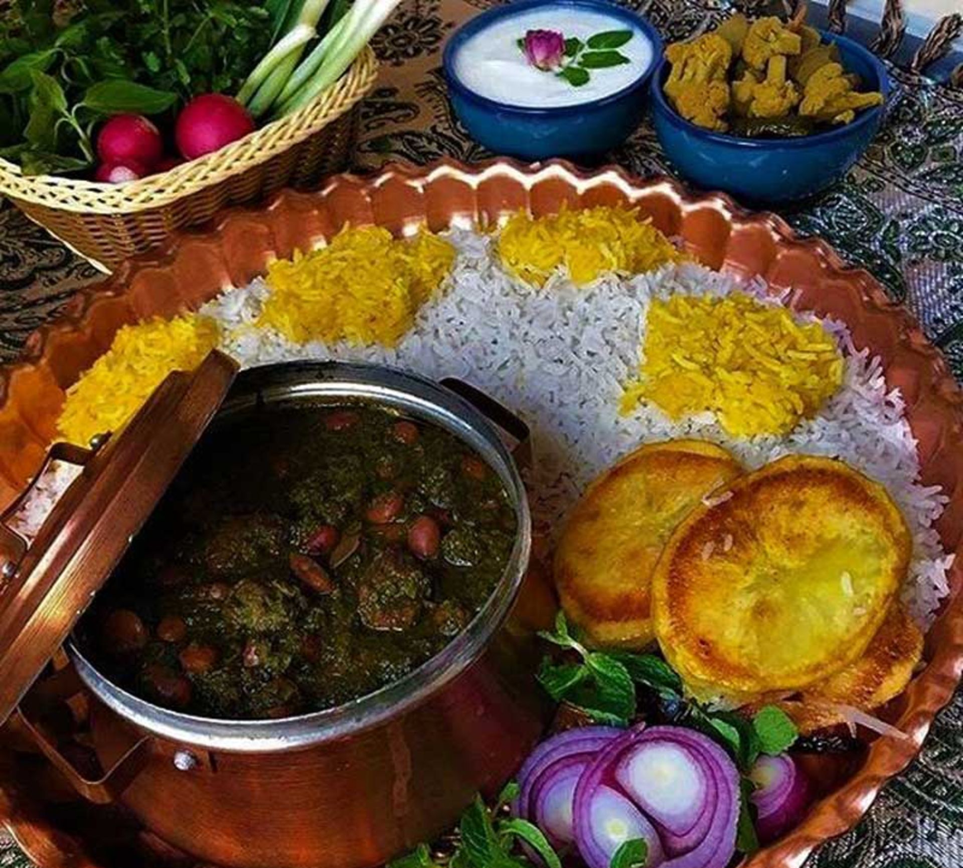 خورشت قرمه سبزی رستوران شبانه روزی شب فود