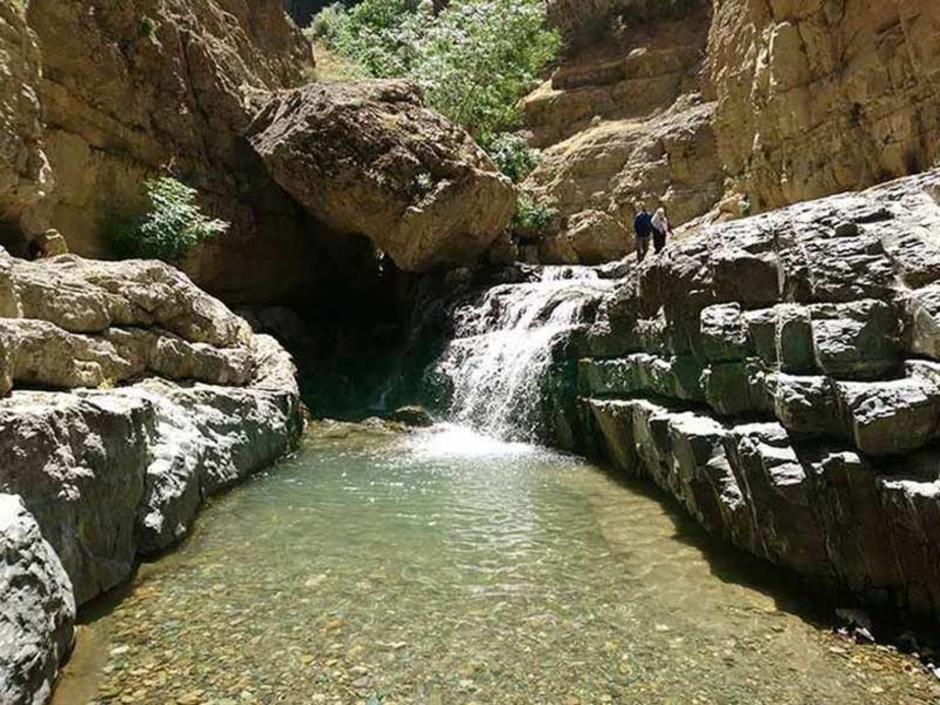 حوضچه در مسیر رودخانه ارنگه در دامنه کوهستان، شهر خبر، عکاس نامشخص