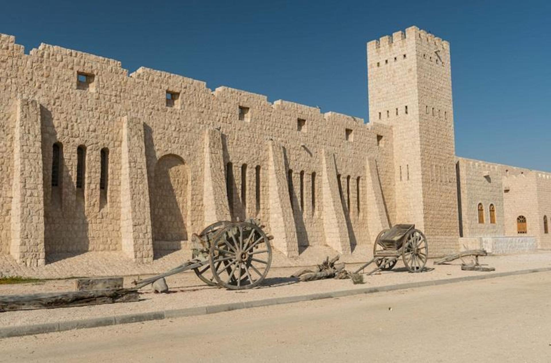 منبع عکس-بیرون موزه شیخ فیصل بن قاسم آل ثانی Iloveqatar.net-عکاس نامشخص .jpg