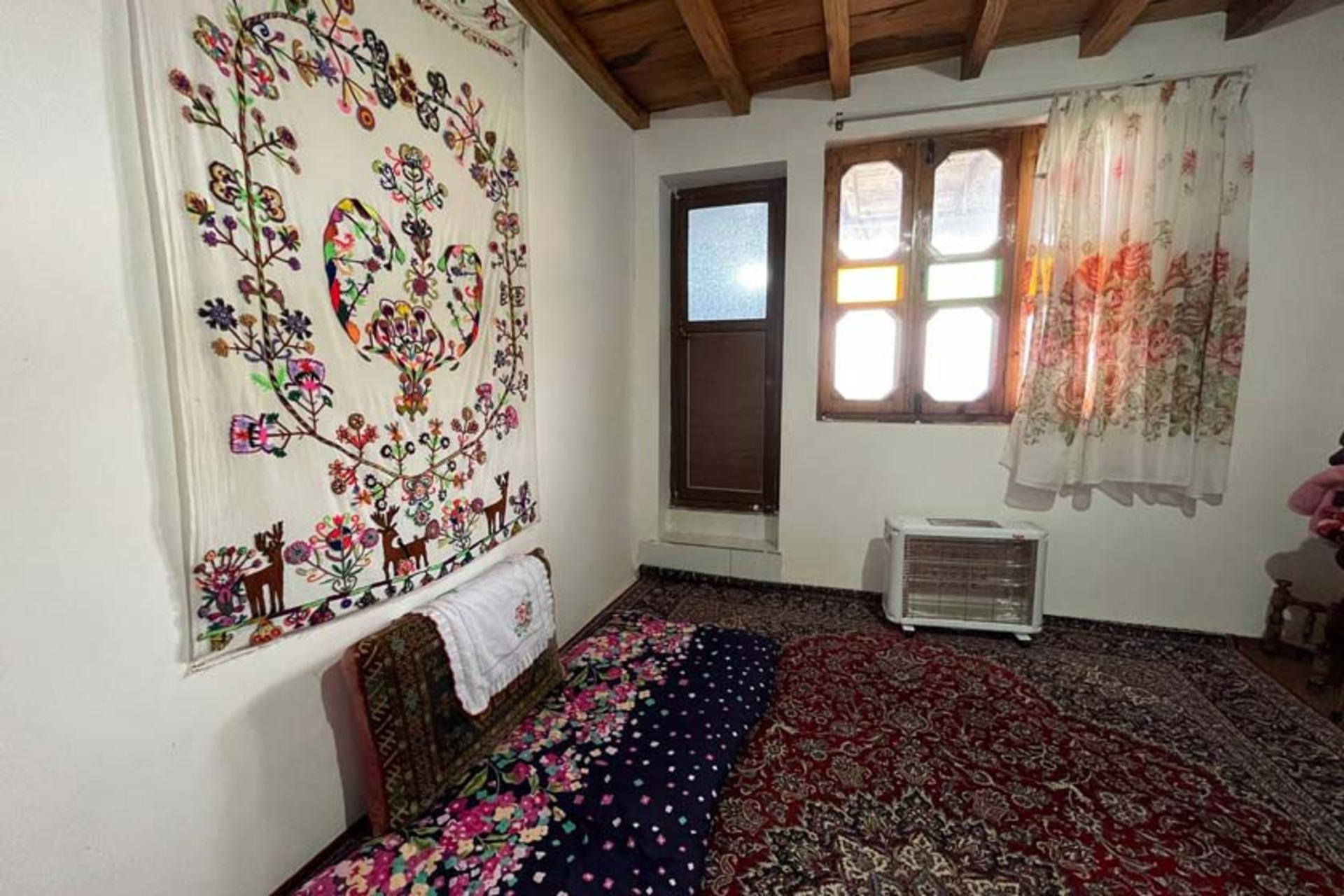 اتاق‌های اقامتگاه بوم گردی روزیه