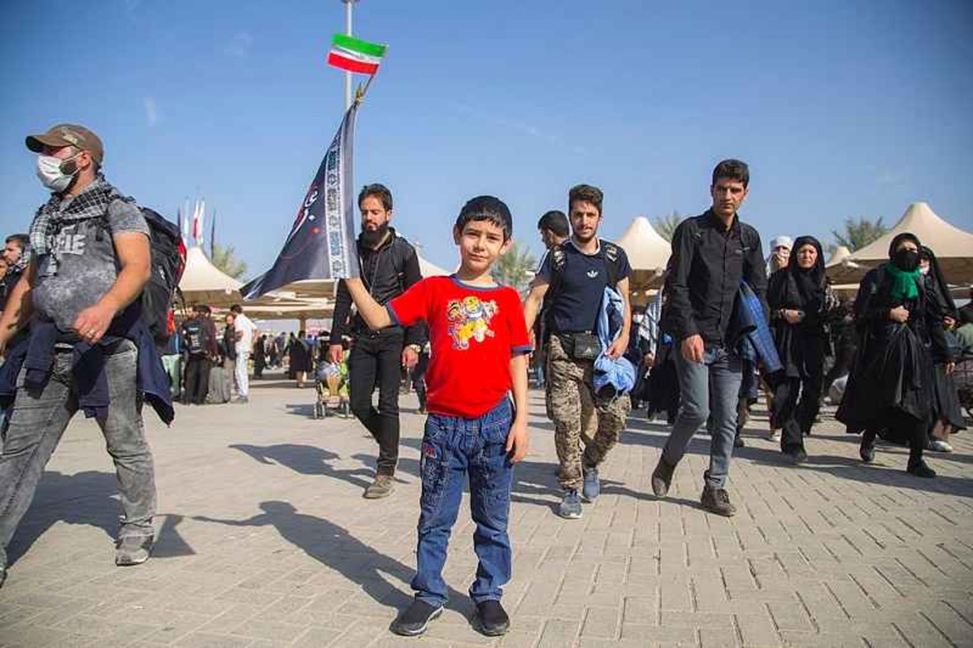 حضور نوجوان ایرانی در راهپیمایی اربعین