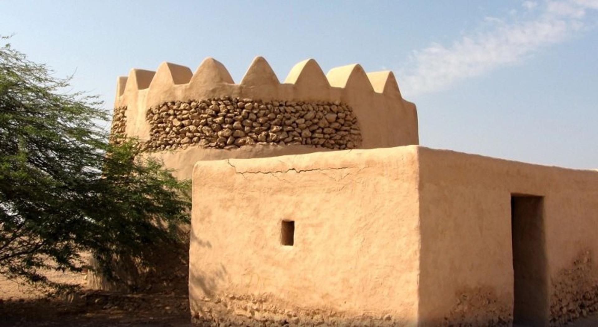 منبع عکس-بنای تاریخی الثقاب Expedia.ie-عکاس نامشخص .jpg