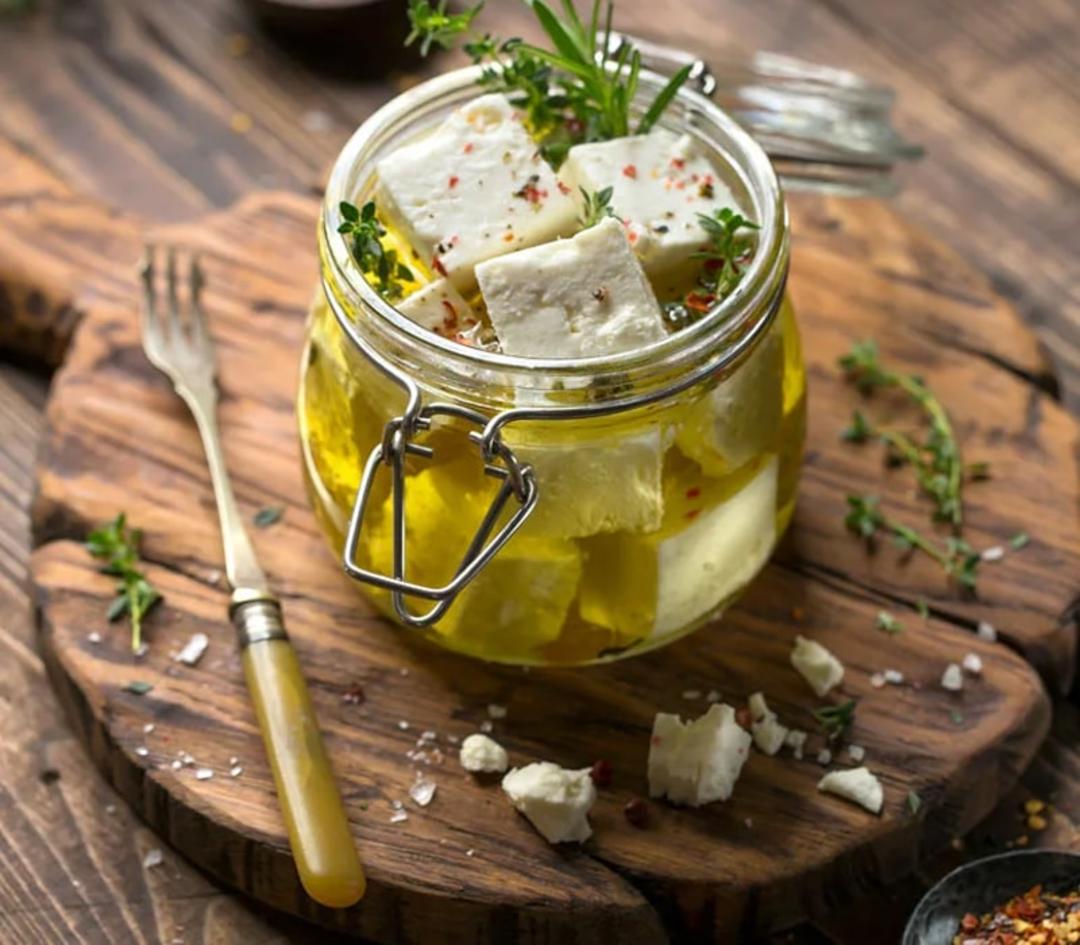 مکعب‌های پنیر در روغن