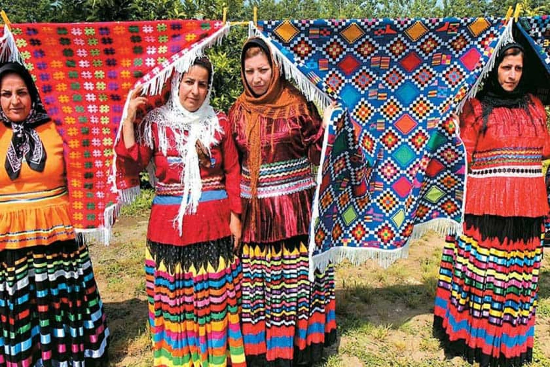 زن شاهی در آب اسک مازندران 