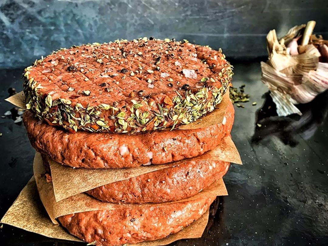 گوشت آماده برای تهیه همبرگر
