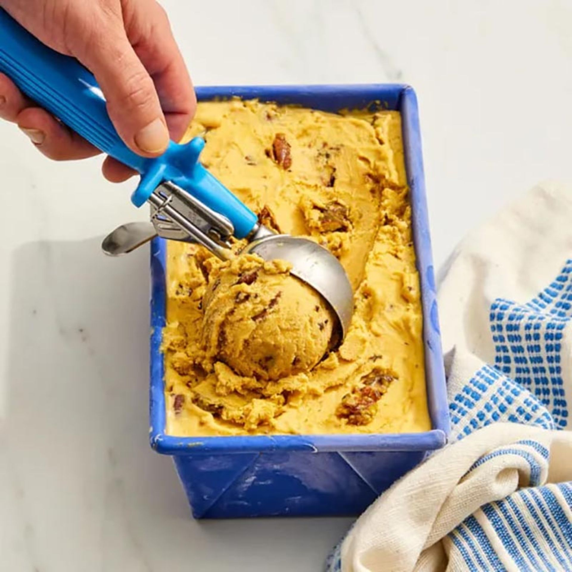 بستنی کاری؛ منبع عکس: Blue Apron's Blog؛ نام عکاس نامشخص 