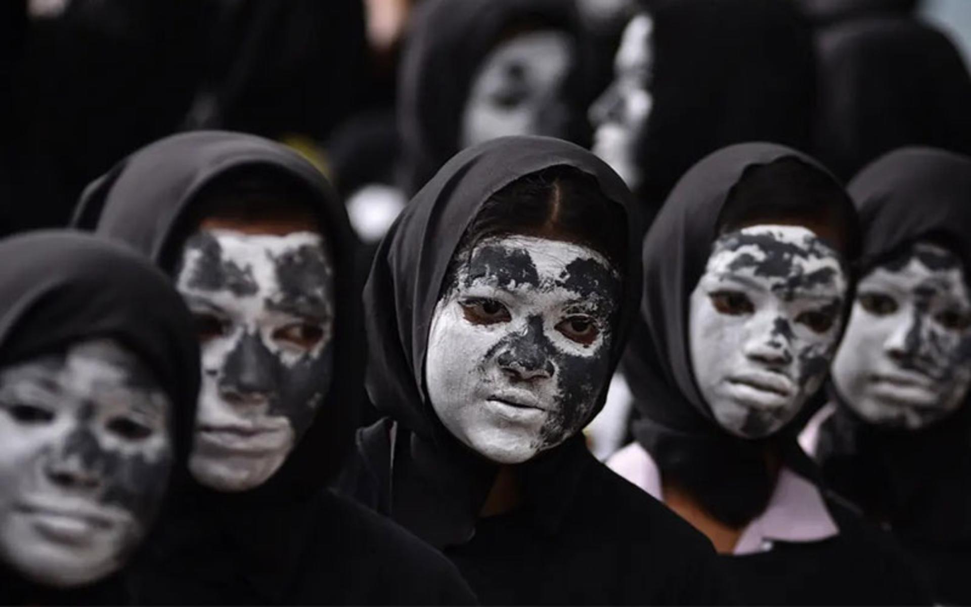 دختری با صورت سفید