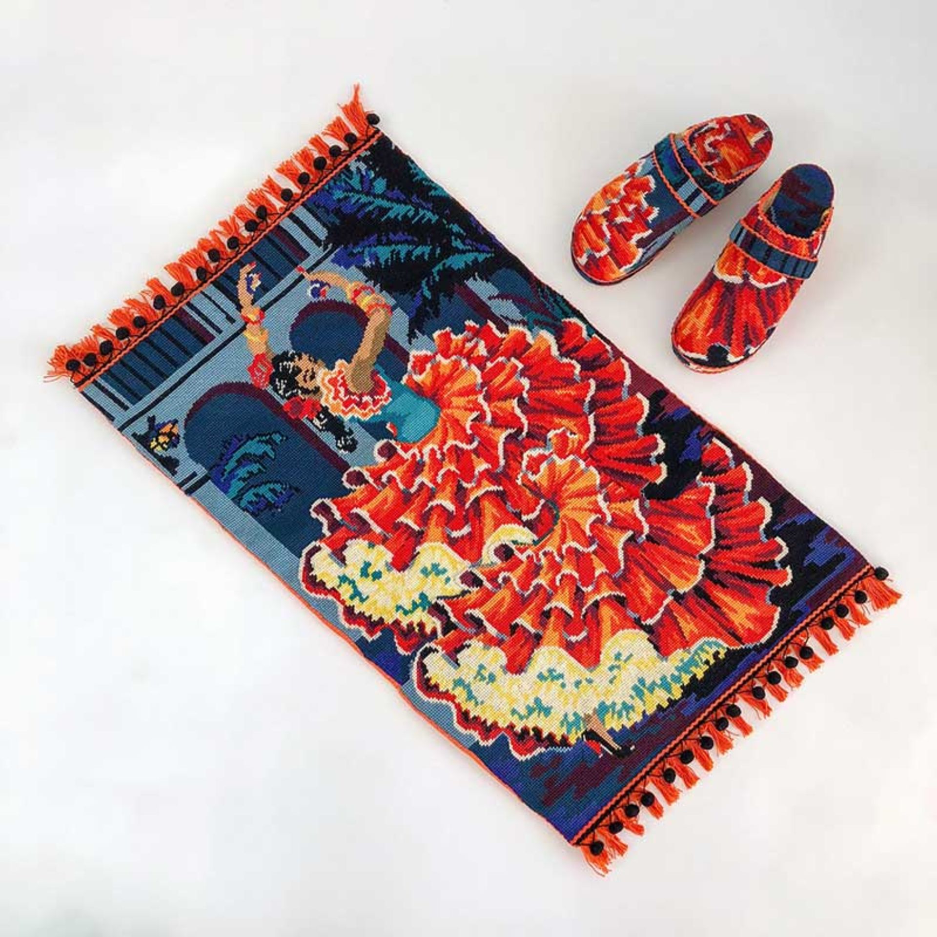دمپایی و پادری گلدوزی شده