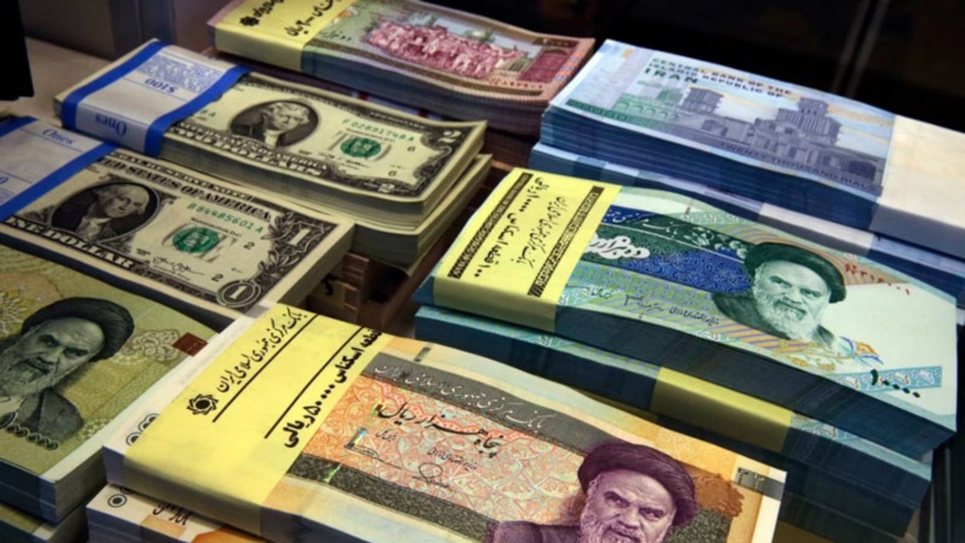 ریال ایران؛ منبع عکس: Radio Free Europe؛ عکاس: نامشخص