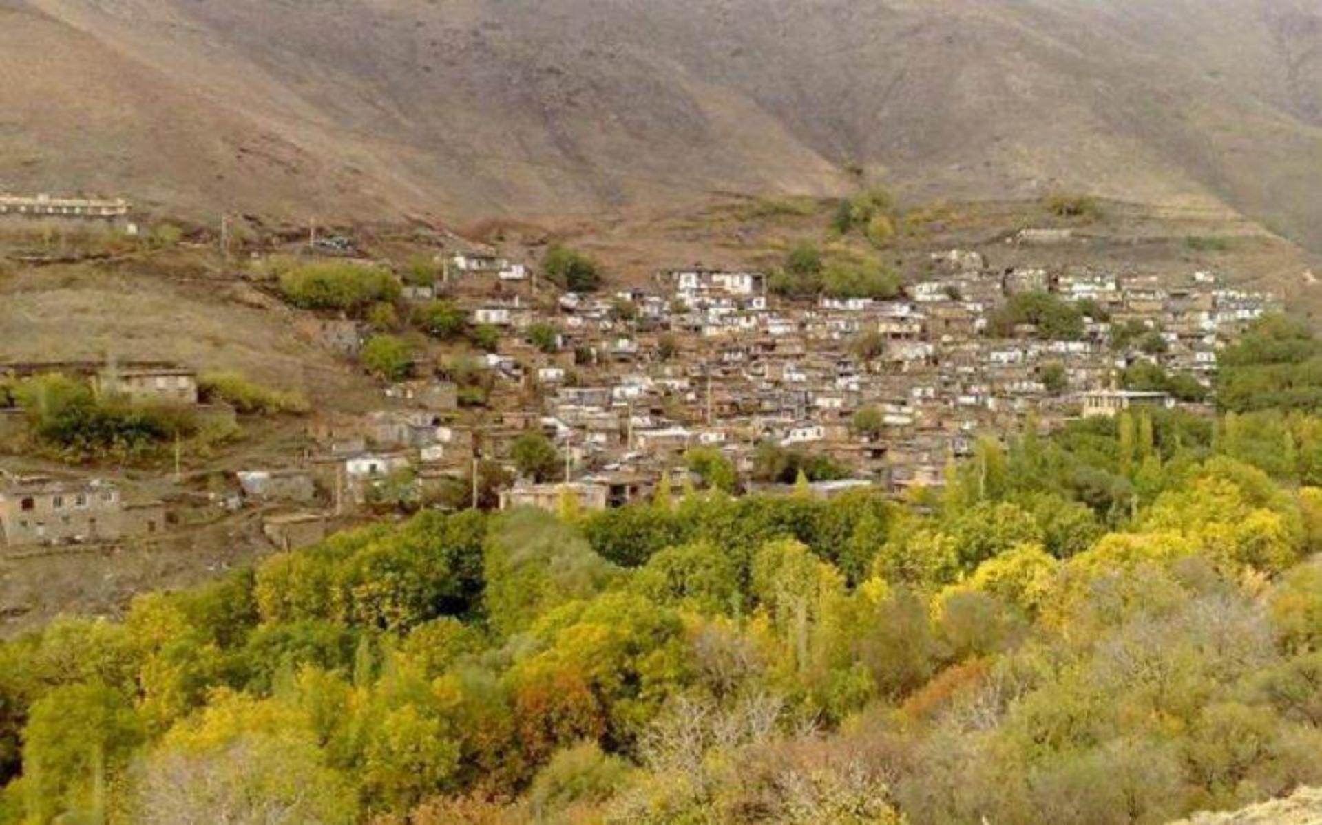 نمای کلی شهر noore- منبع عکسjazebeha.com-عکاس نامشخص.jpg