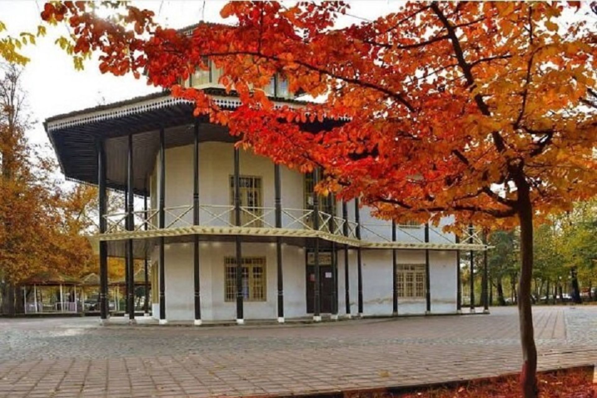 عمارت کلاه فرنگی رشت