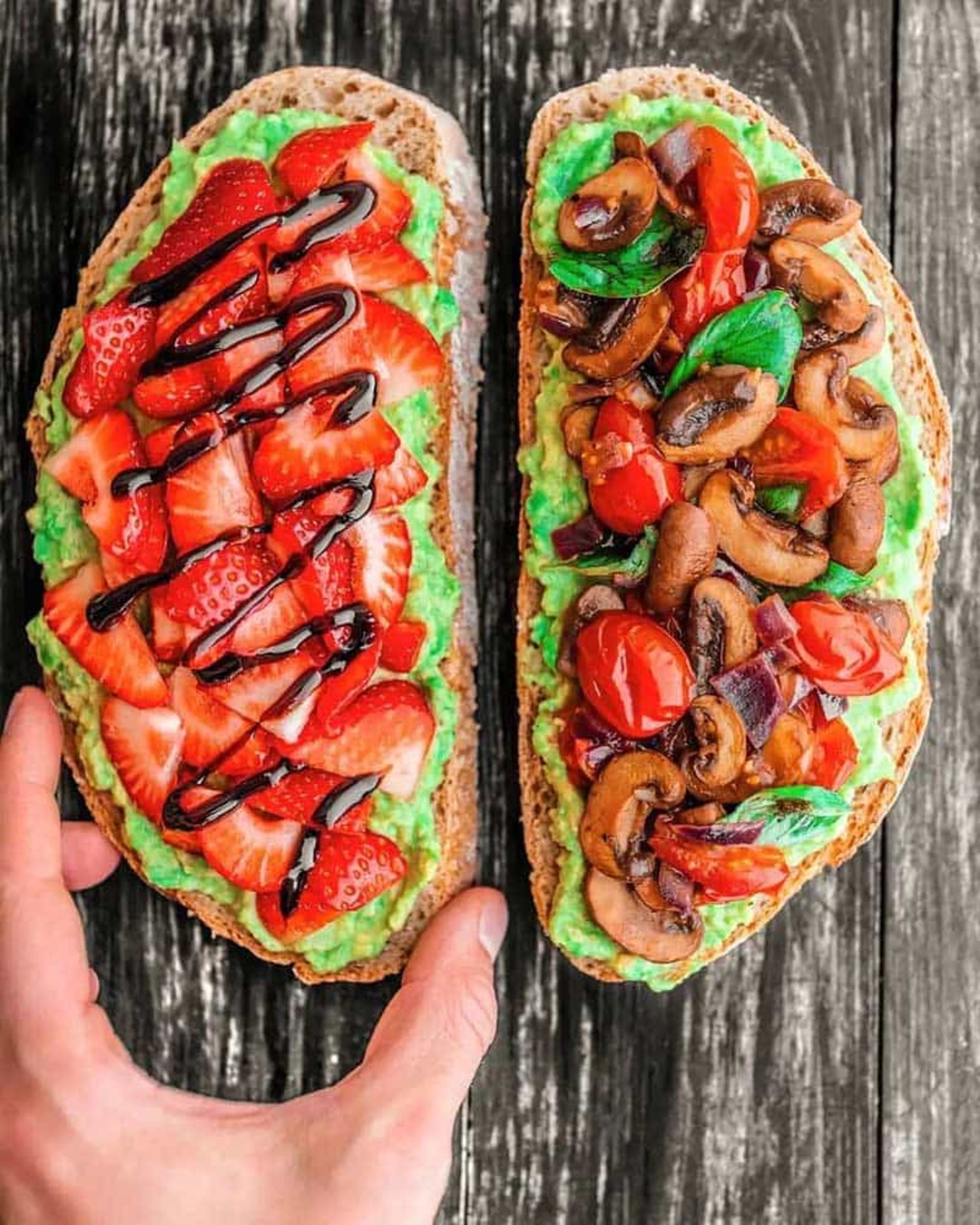 تست اواکادو و بری، قارچ و گوجه؛ منبع عکس: instagram.com/vegan.dy؛ نام عکاس: Andy