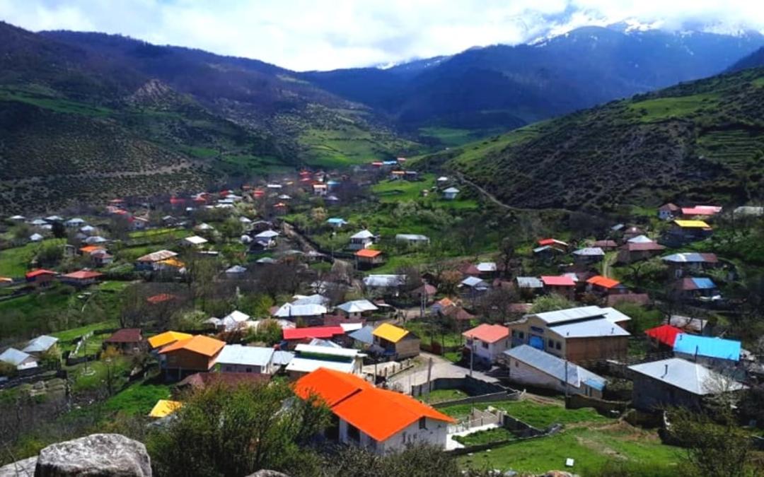 خانه‌های شیروانی روستای برنت، منبع عکس: گوگل مپ، عکاس: Amir D
