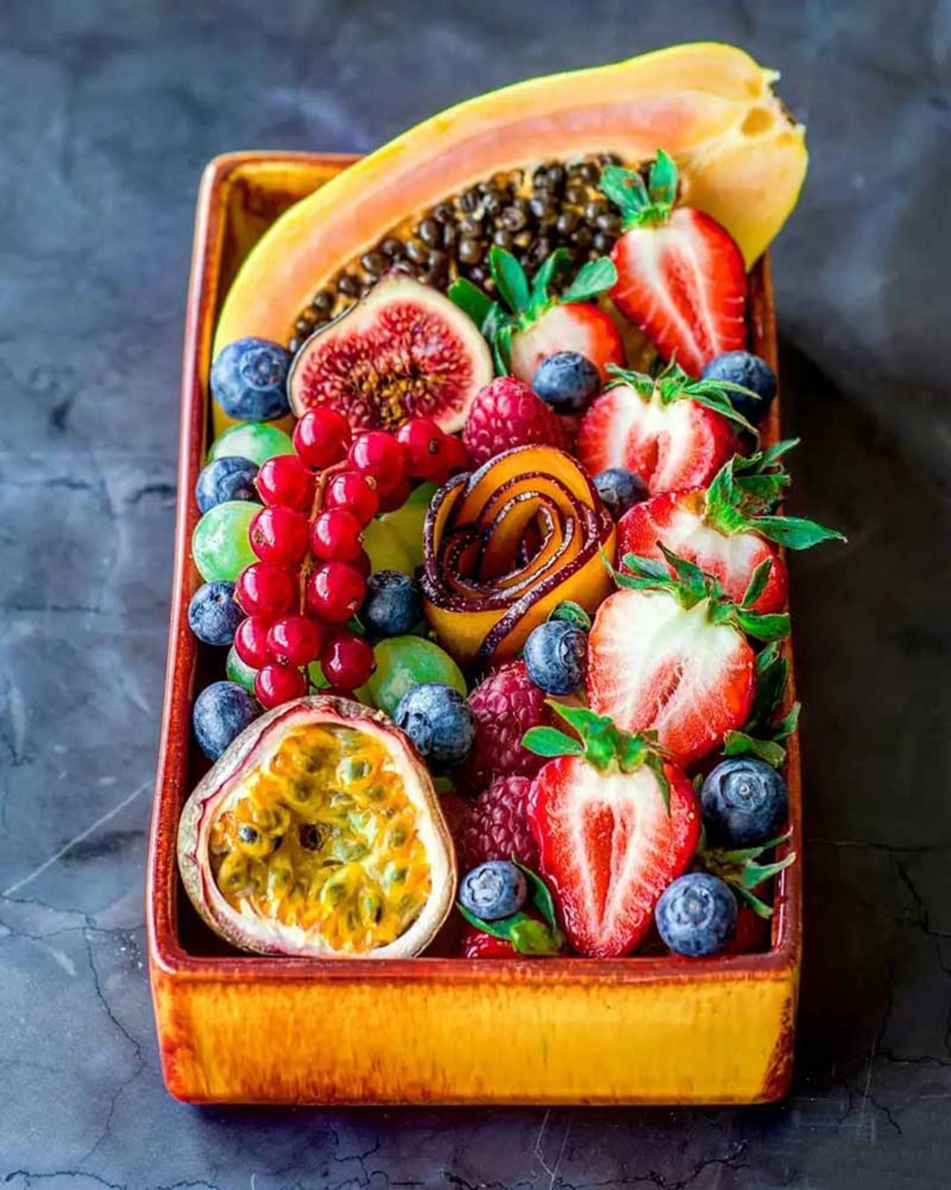 میوه‌های متنوع و رنگارنگ؛ منبع عکس: instagram.com/vegan.dy؛ نام عکاس: Andy