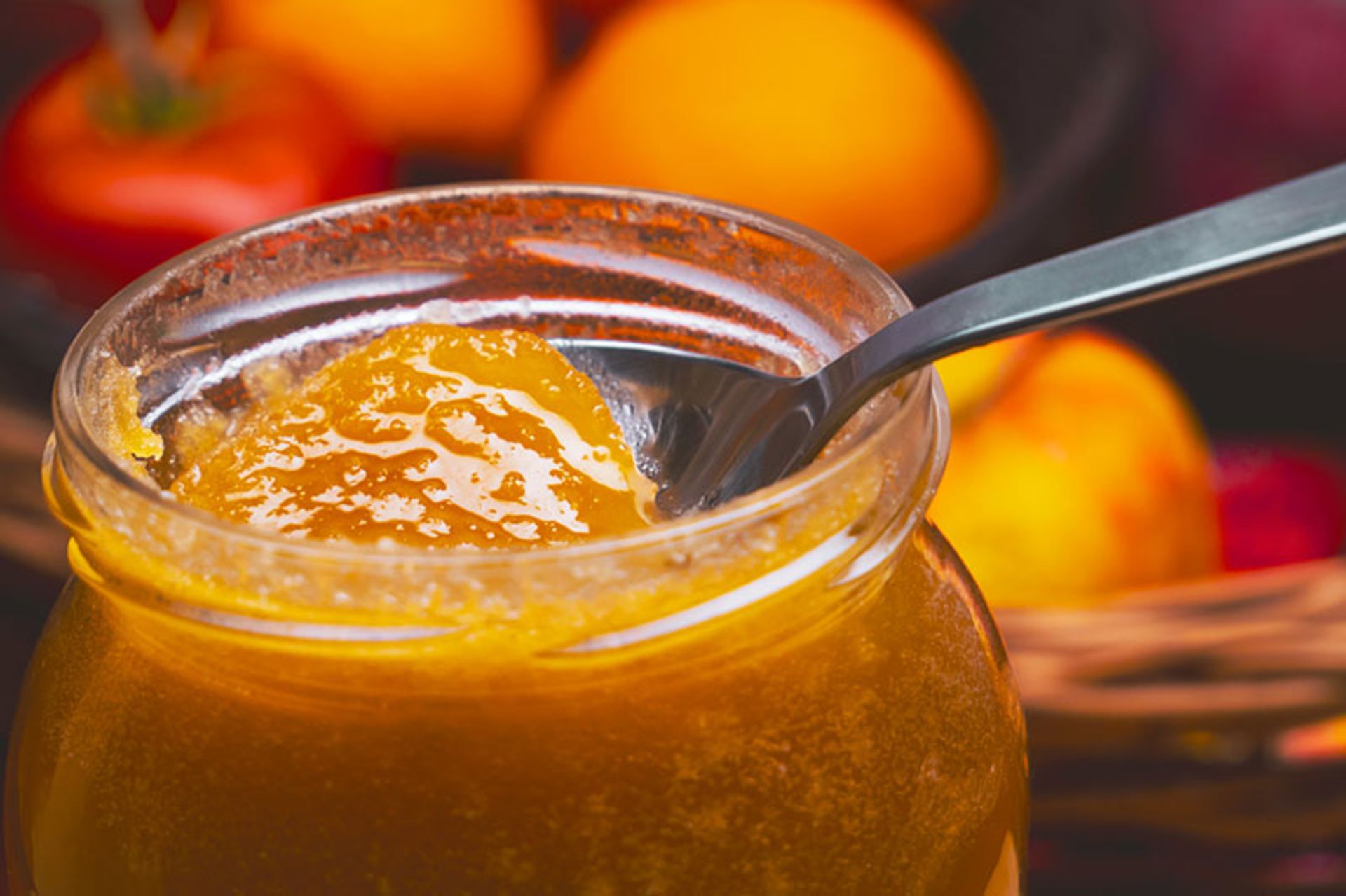 یک قاشق عسل رس شده؛ منبع عکس: mountainvalleyhoney؛ عکاس: نامشخص