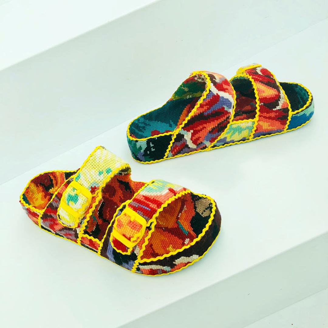 دمپایی گلدوزی شده