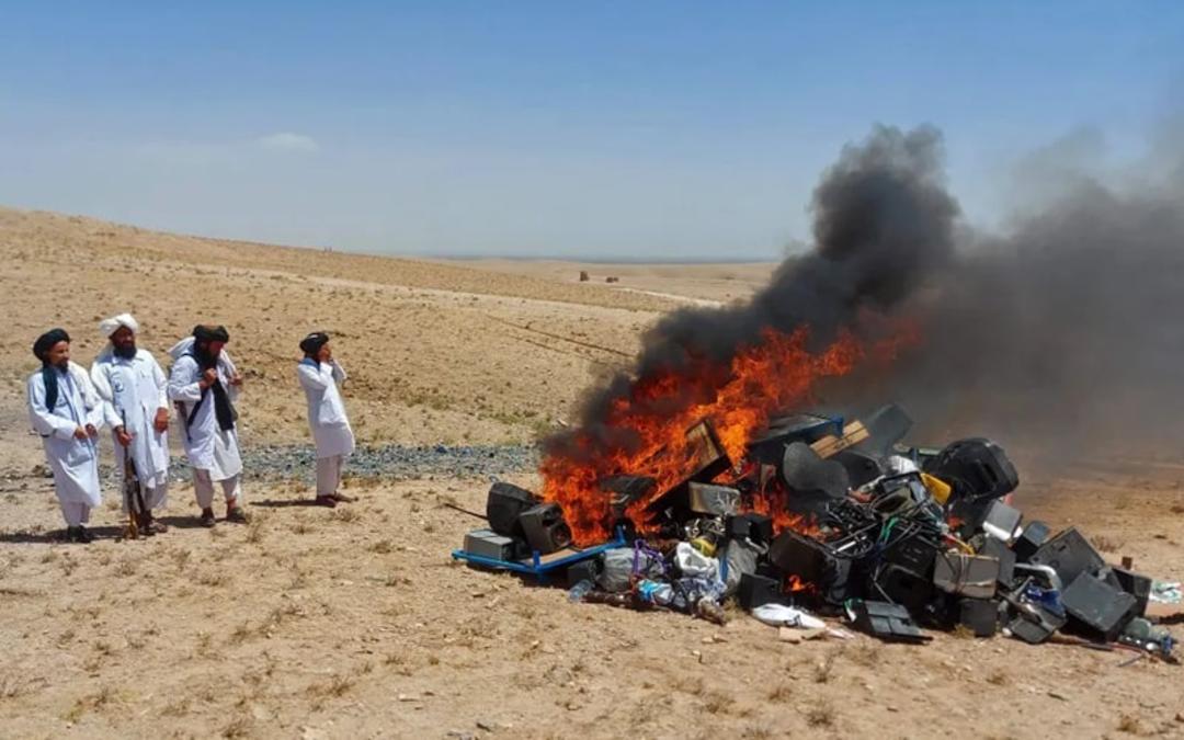 آتش زدن وسایل موسیقی در افغانستان