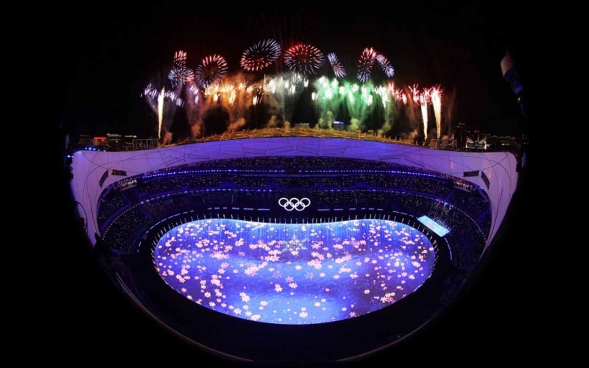 عکس استادیوم ورزشی در شب