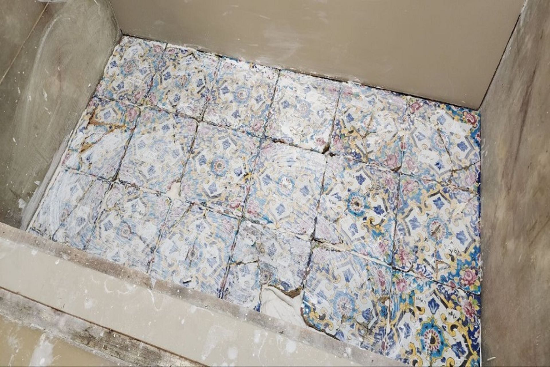 کاشی های گم شده کاخ گلستان