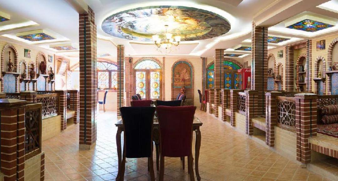 رستوران سنتی مشاهیر زنجان؛ منبع عکس: اینستاگرام mashahir_restaurant_znj؛ عکاس: نامشخص