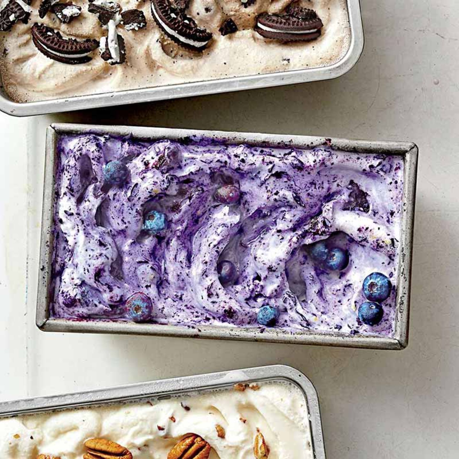 بستنی بلوبری و اورئو؛ منبع: myrecipes؛ عکاس: نامشخص