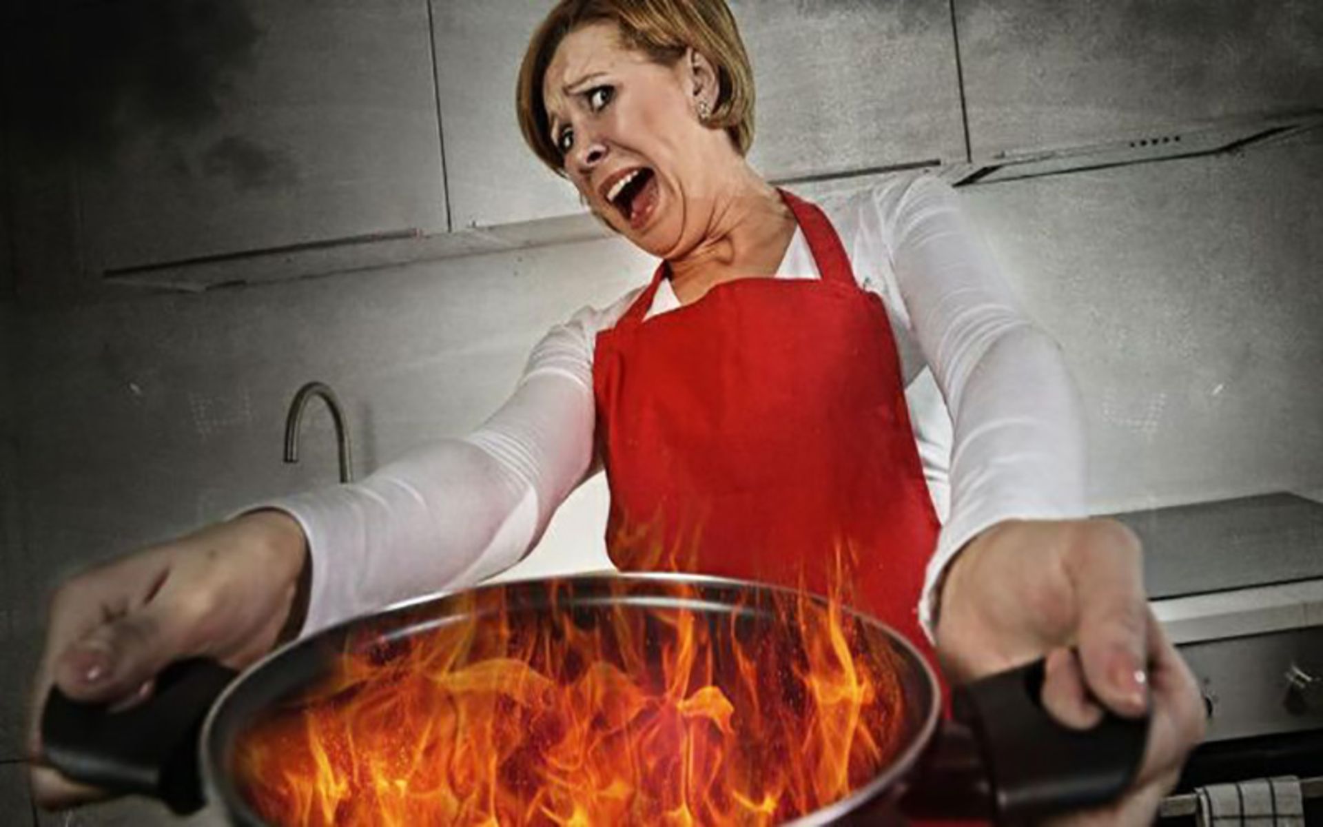 آتش گرفتن ماهیتابه غذا؛ منبع عکس: Wattpad؛ عکاس: نامشخص