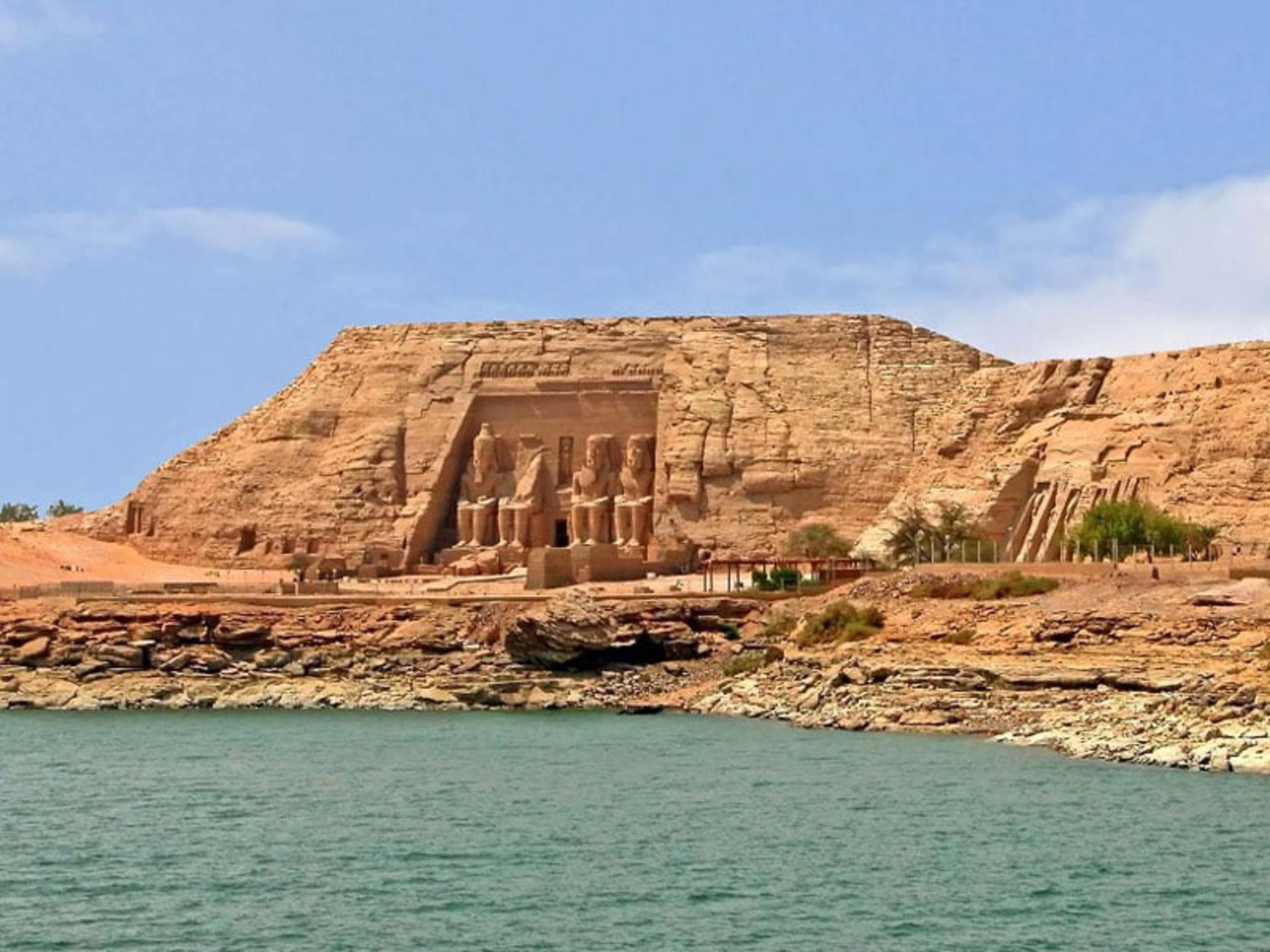 معابد ابوسمبل؛ منبع عکس: Britannica، عکاس: Dennis Jarvis