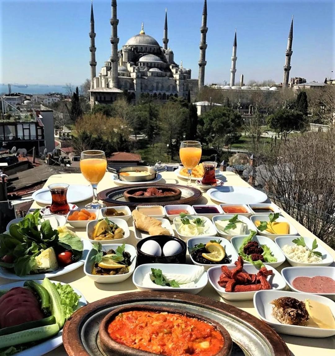 رستوران وهتل سون هیلز، منبع عکس: اینستاگرام sevenhillshotel@، عکاس: ناشناس