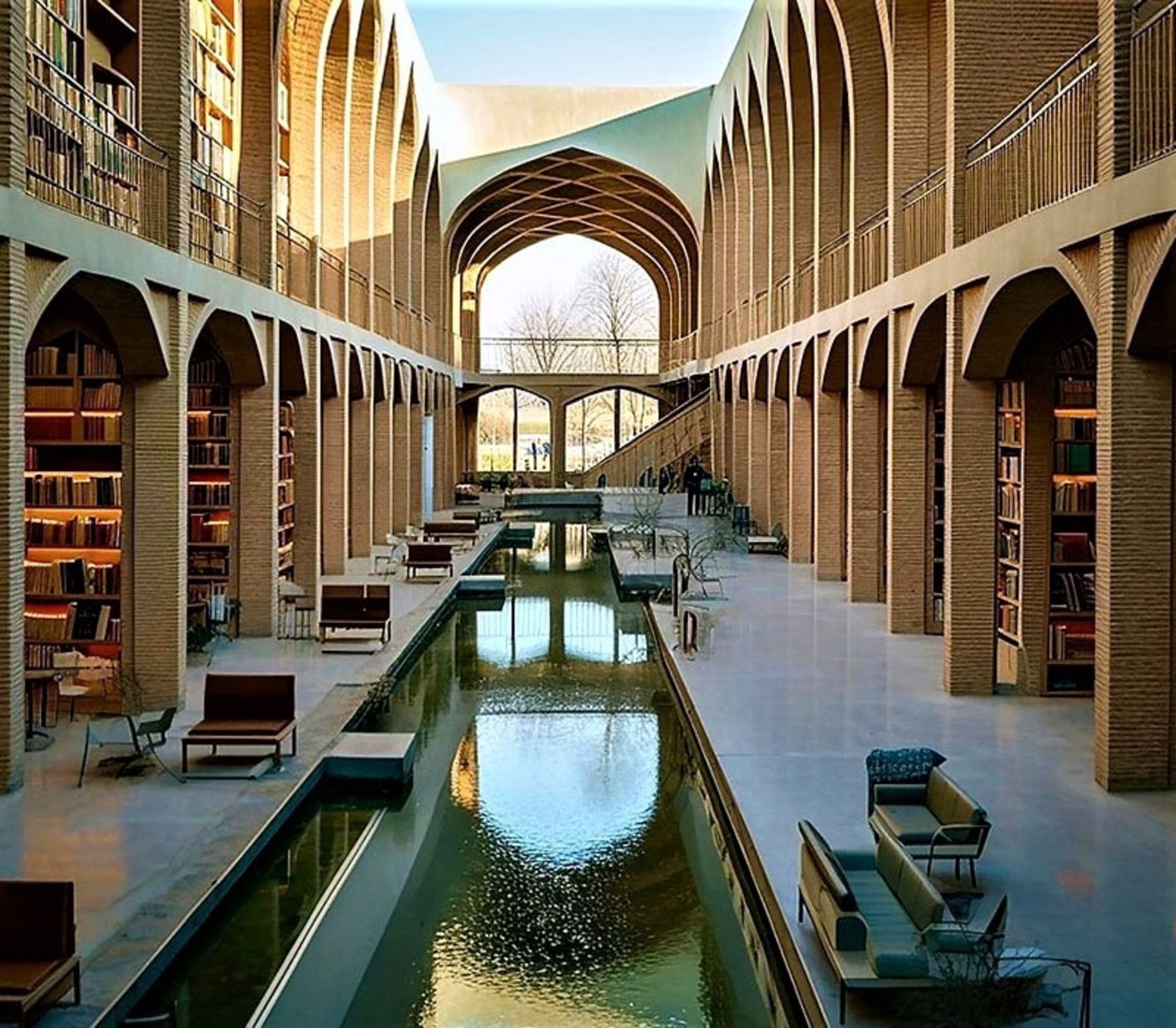 معماری ایرانی در کتابخانه ای مدرن