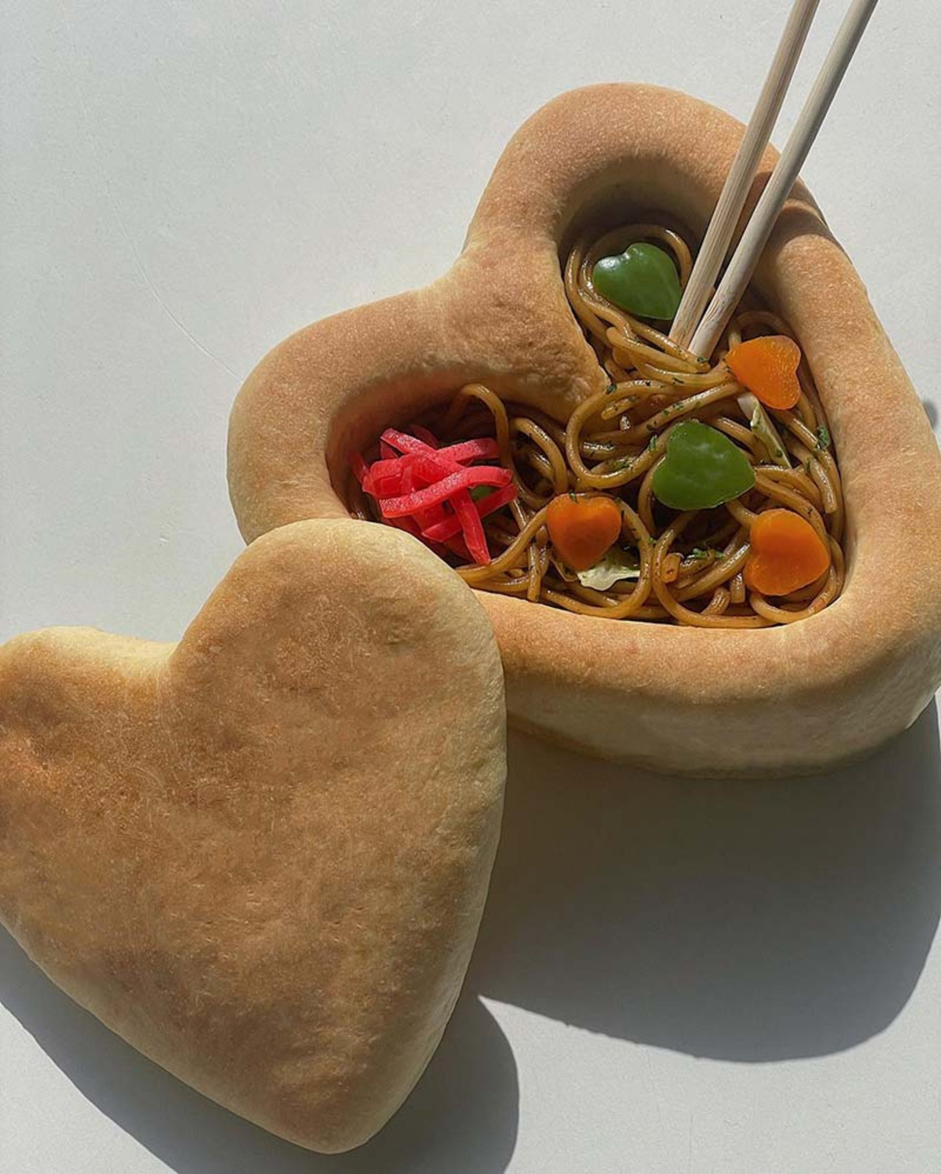جعبه ای از نان و پاستا 