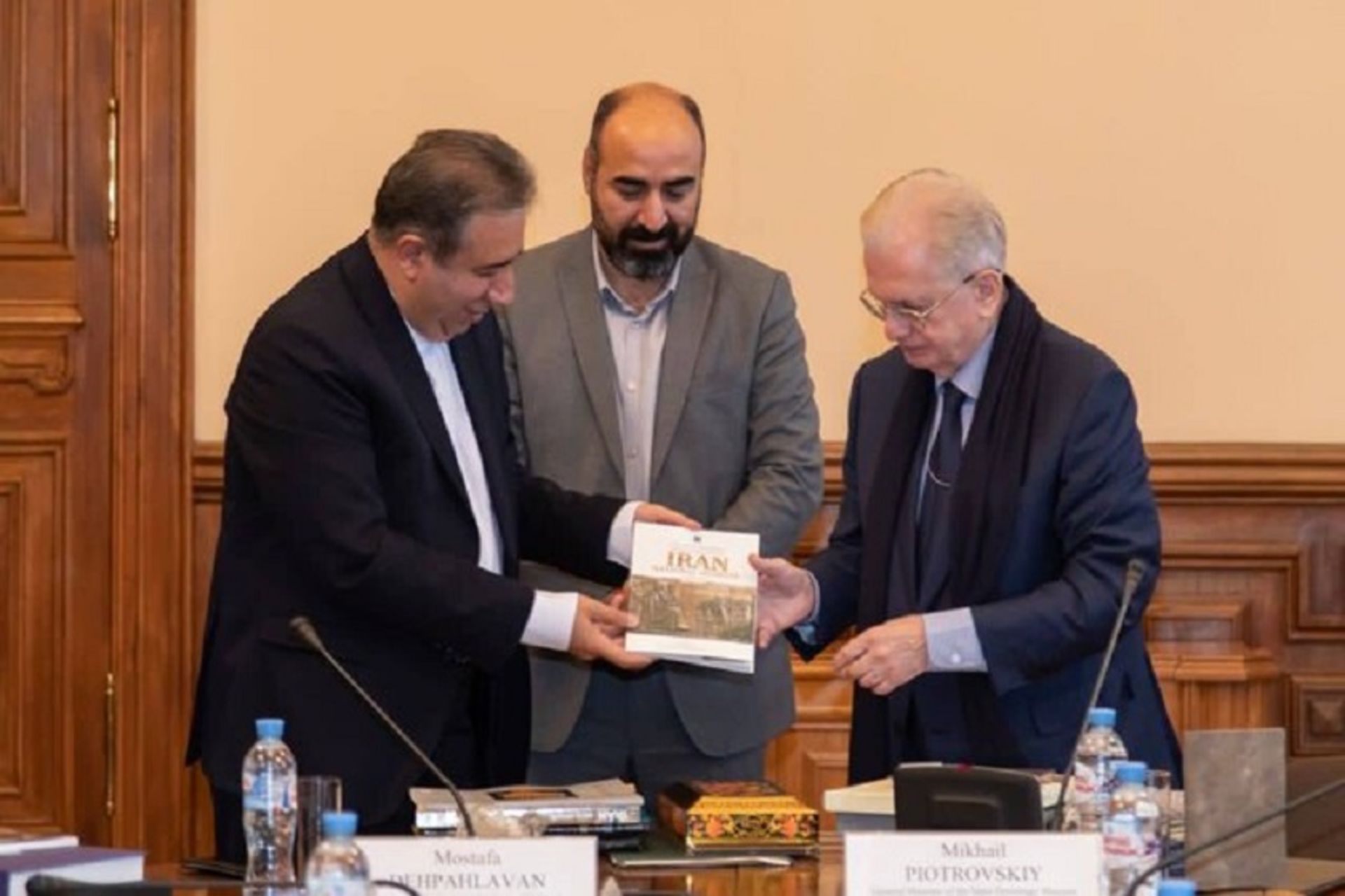 رایزنی با مدیر موزه ارمیتاژ