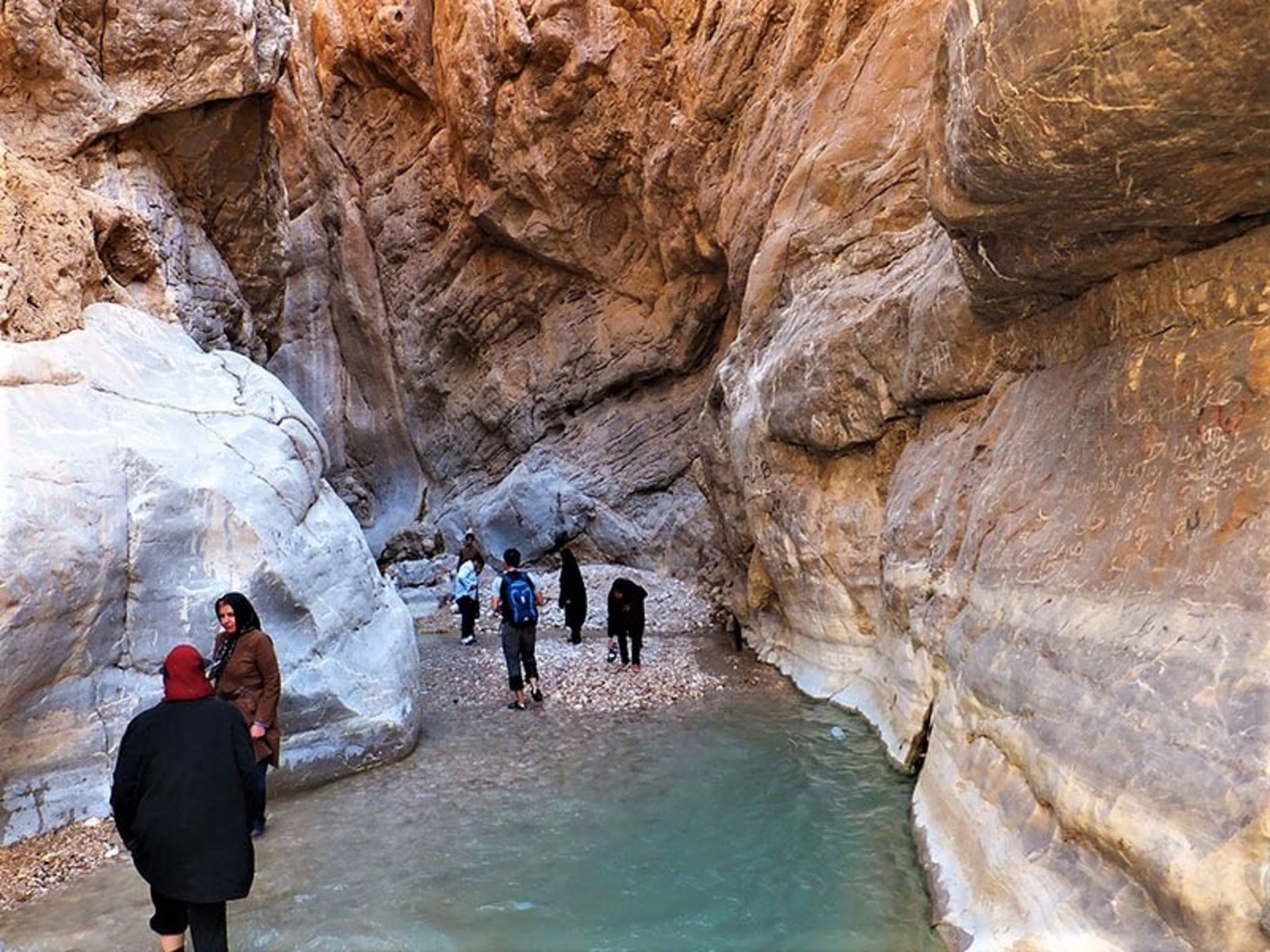 گردشگران در چشمه مرتضی علی، منبع عکس: گوگل مپ، عکاس: Eh San