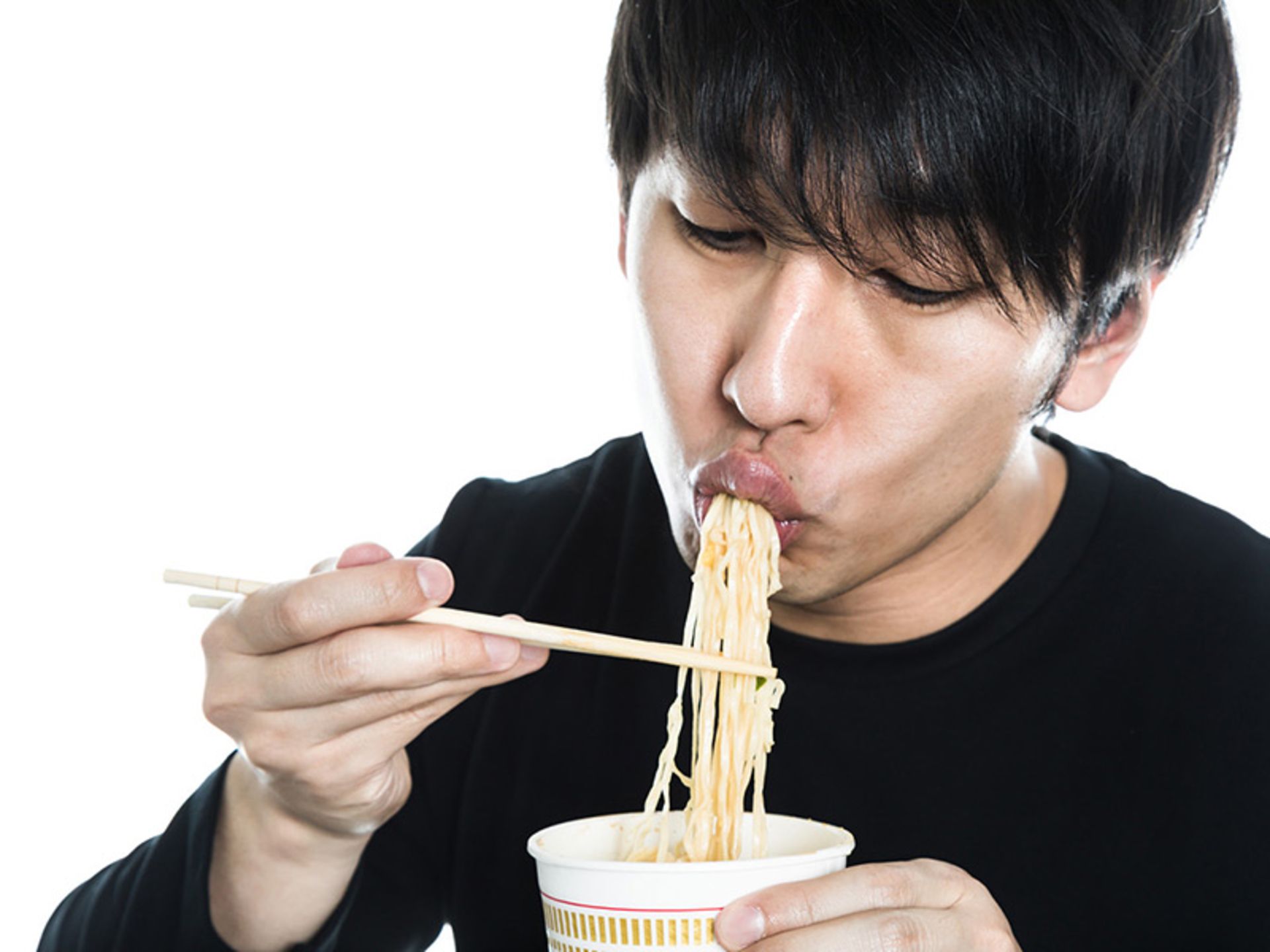 هورت کشیدن نودل توسط مرد ژاپنی؛ منبع عکس: japantoday؛ عکاس: نامشخص