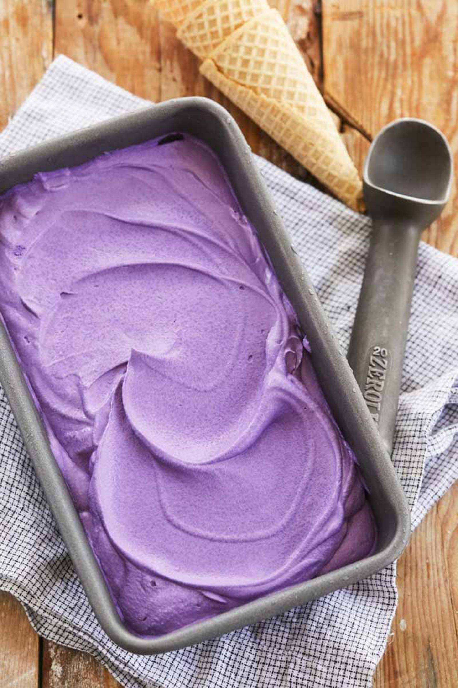 بستنی فیلیپینی یوبی ؛ منبع عکس: biggerbolderbaking؛ نام عکاس: نامشخص