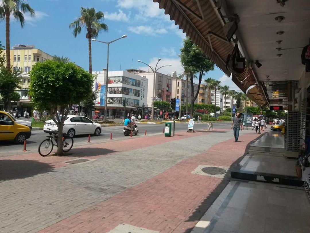 بلوار آتاتورک در آلانیا: منبع عکس: گوگل مپ؛ عکاس: Necmi Demirkeser
