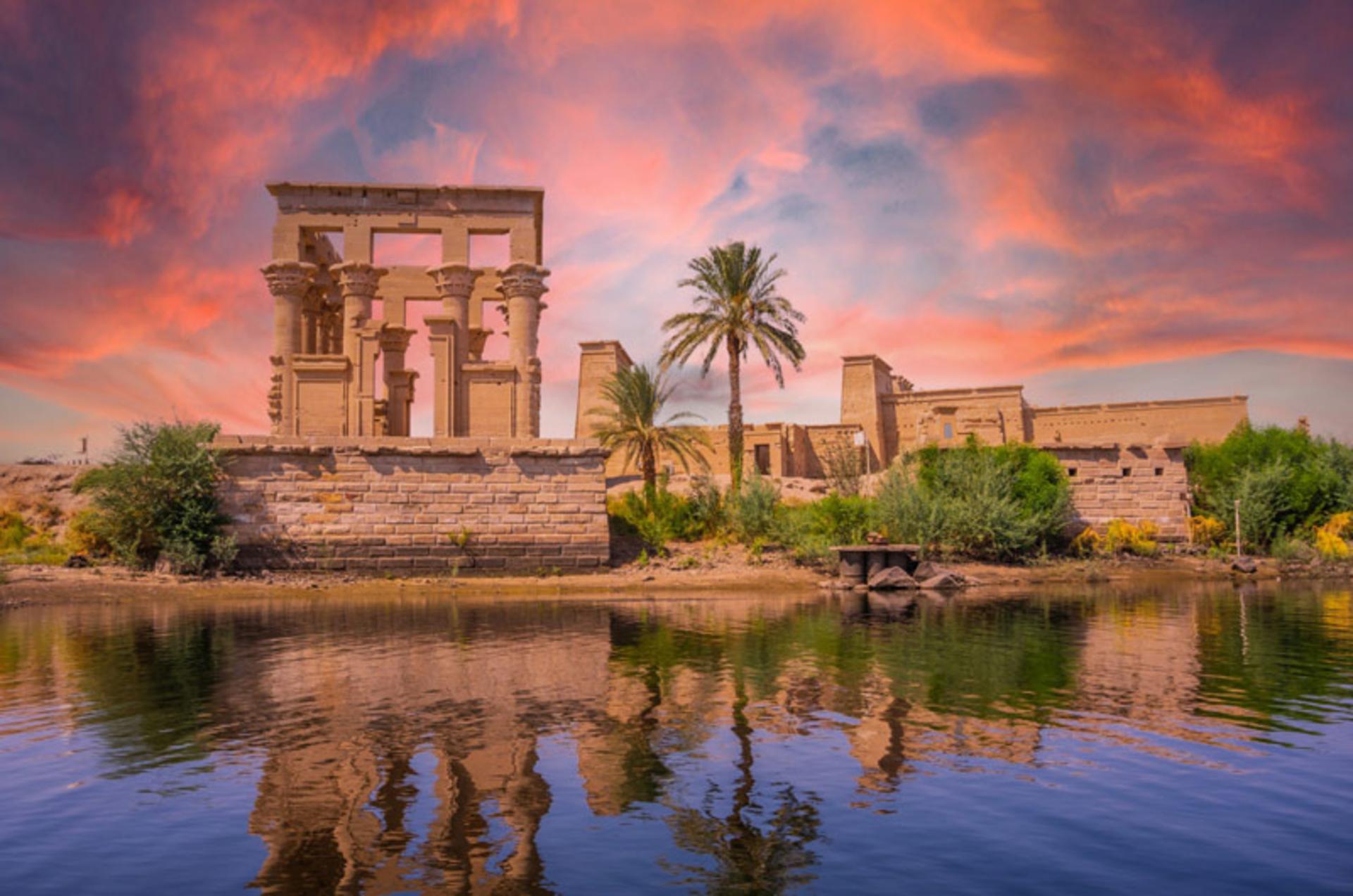 معبد ایزیس نیل؛ منبع عکس: Odyssey Traveler، عکاس: نامشخص