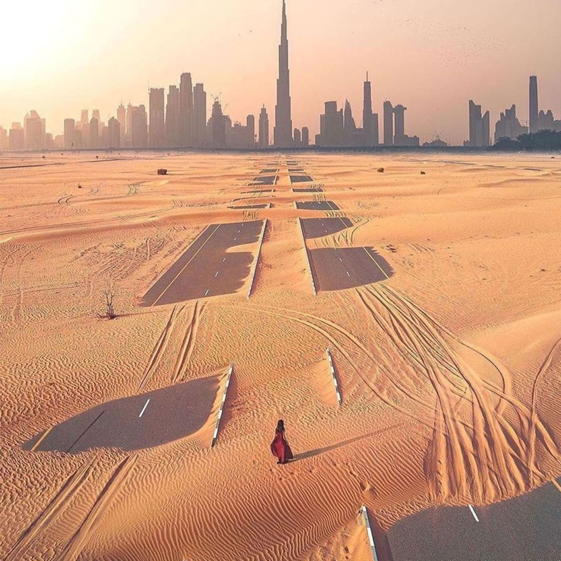 جاده نیمه کویری دبی، منبع عکس: timeoutdubai.com، عکاس: ناشناس