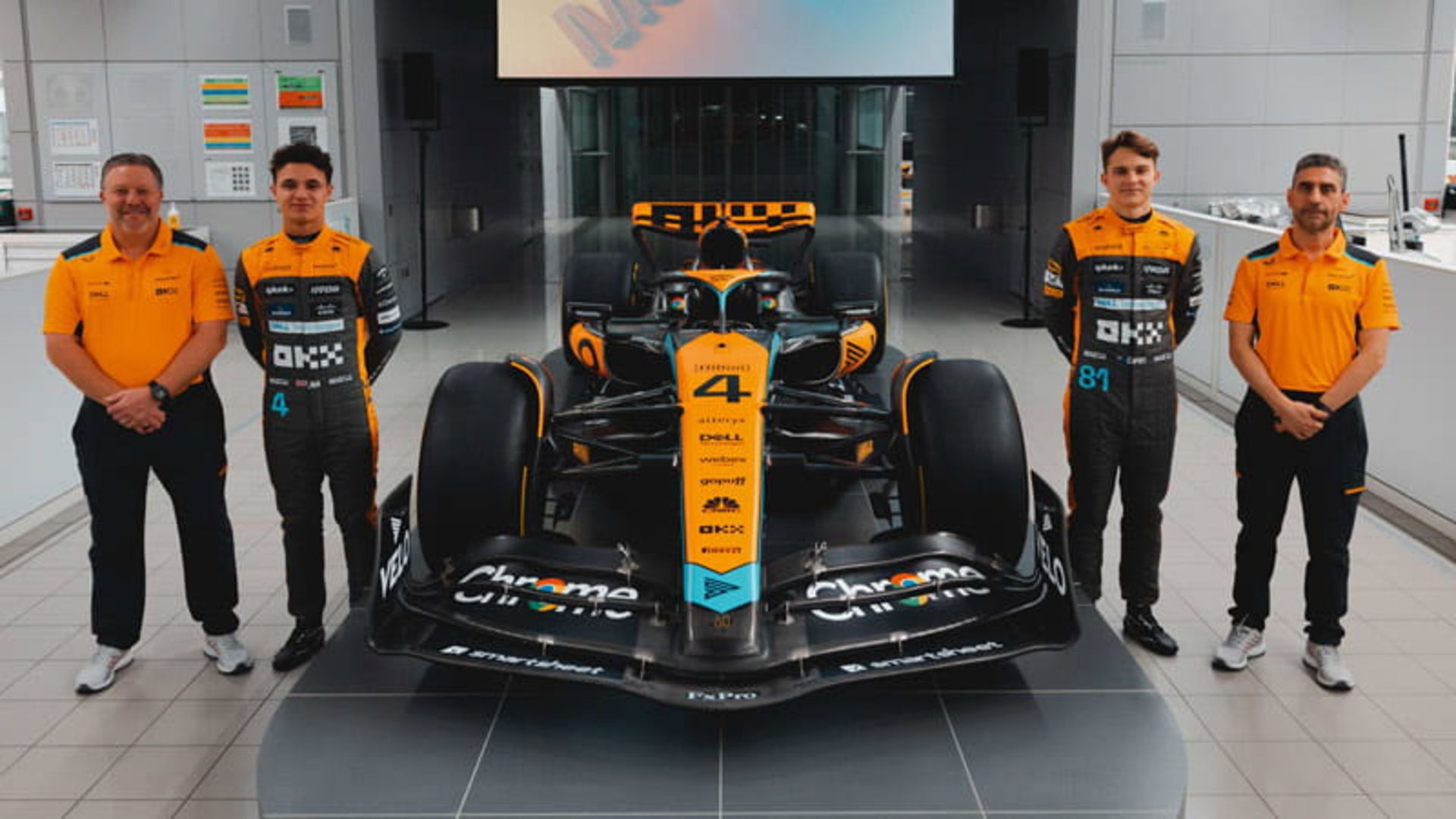 رانندگان و مربیان تیم فرمول یک ۲۰۲۳ مک لارن، منبع عکس: سایت www.formula1.com، عکاس نامشخص