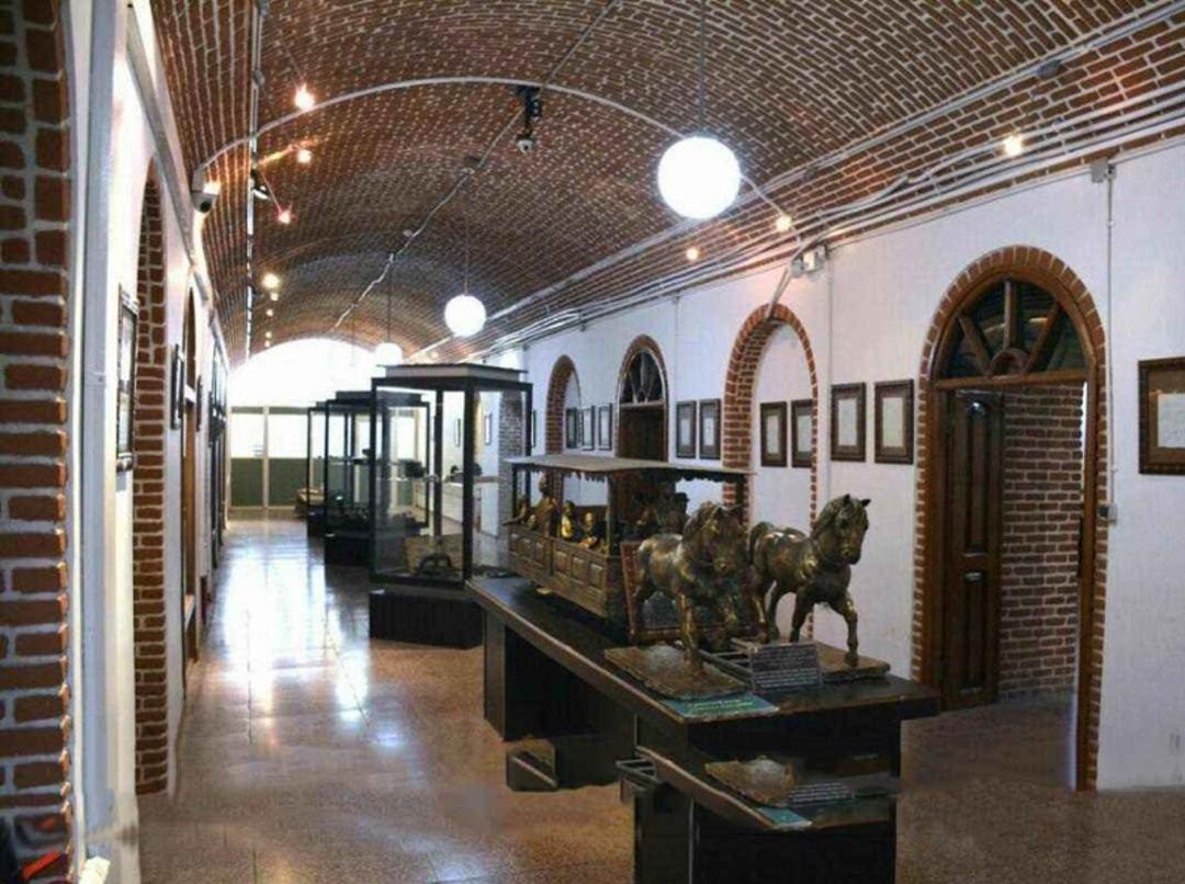 مجسمه های موزه شهرداری تبریز. منبع عکس: هالی تور. عکاس : نامشخص
