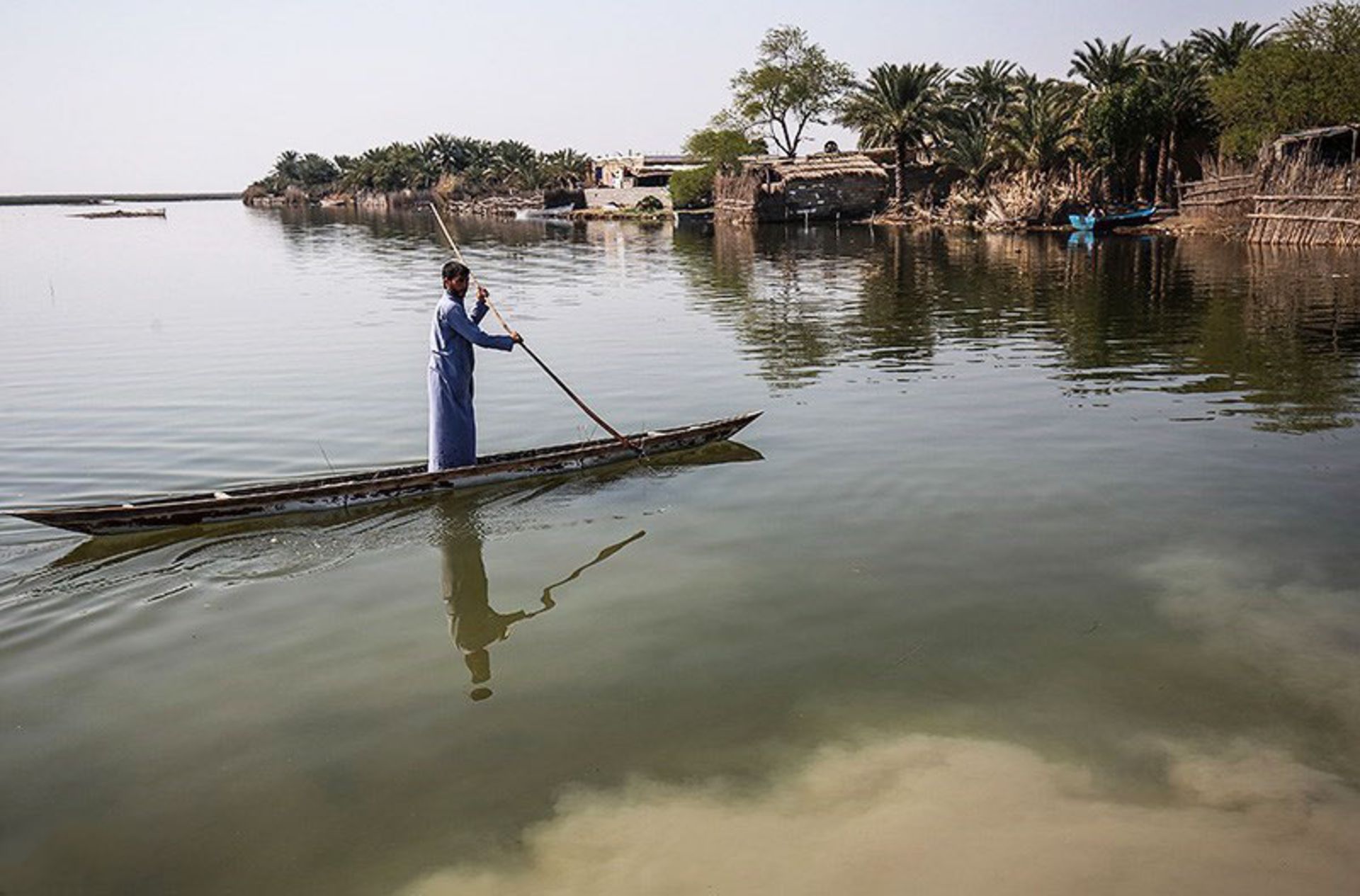 قایق ران روستایی سراخیه؛ منبع عکس: tasnim news؛ عکاس: مهدی پدرام خو