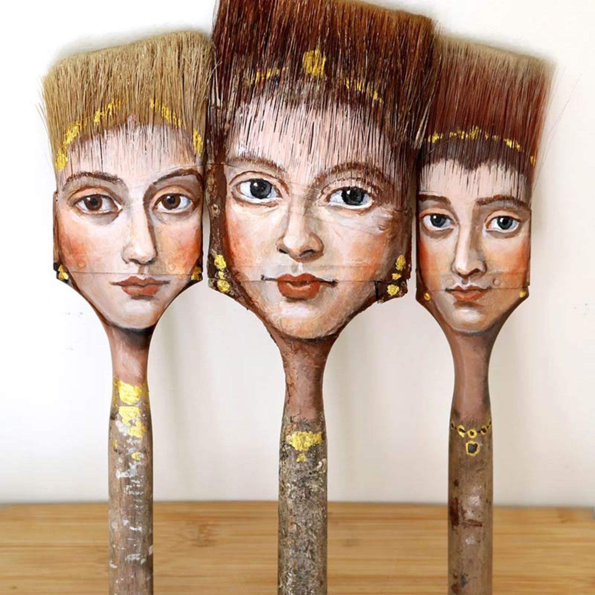 نقاشی پرتره روی قلم مو