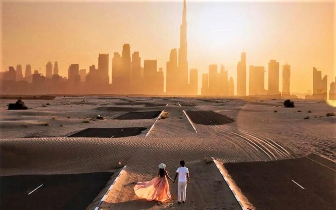 جاده نیمه کویری دبی، منبع عکس:‌ thenexttrip.xyz، عکاس: ناشناس