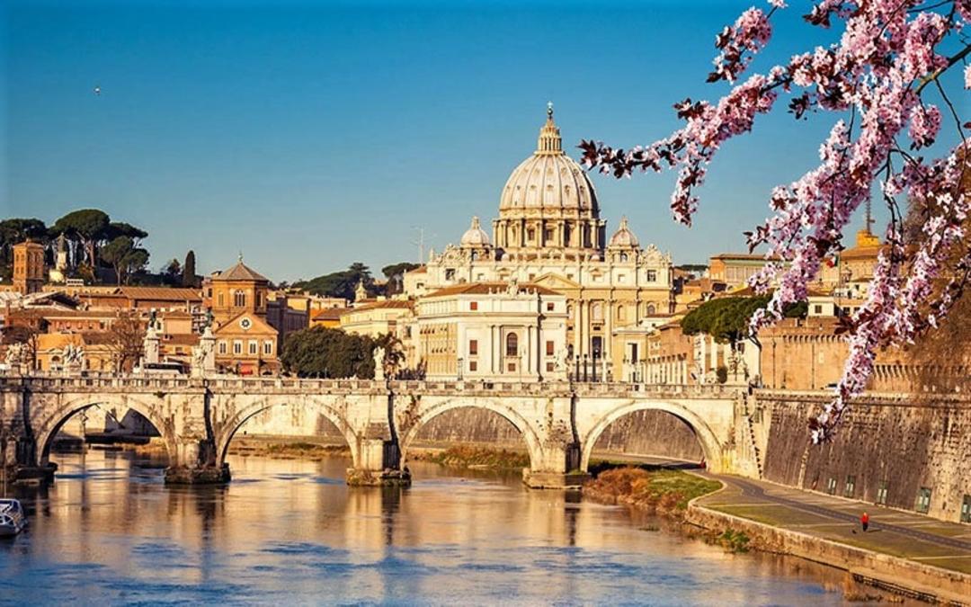 کلیسای تاریخی در واتیکان، منبع عکس: architecturaldigest.com، عکاس: نامشخص