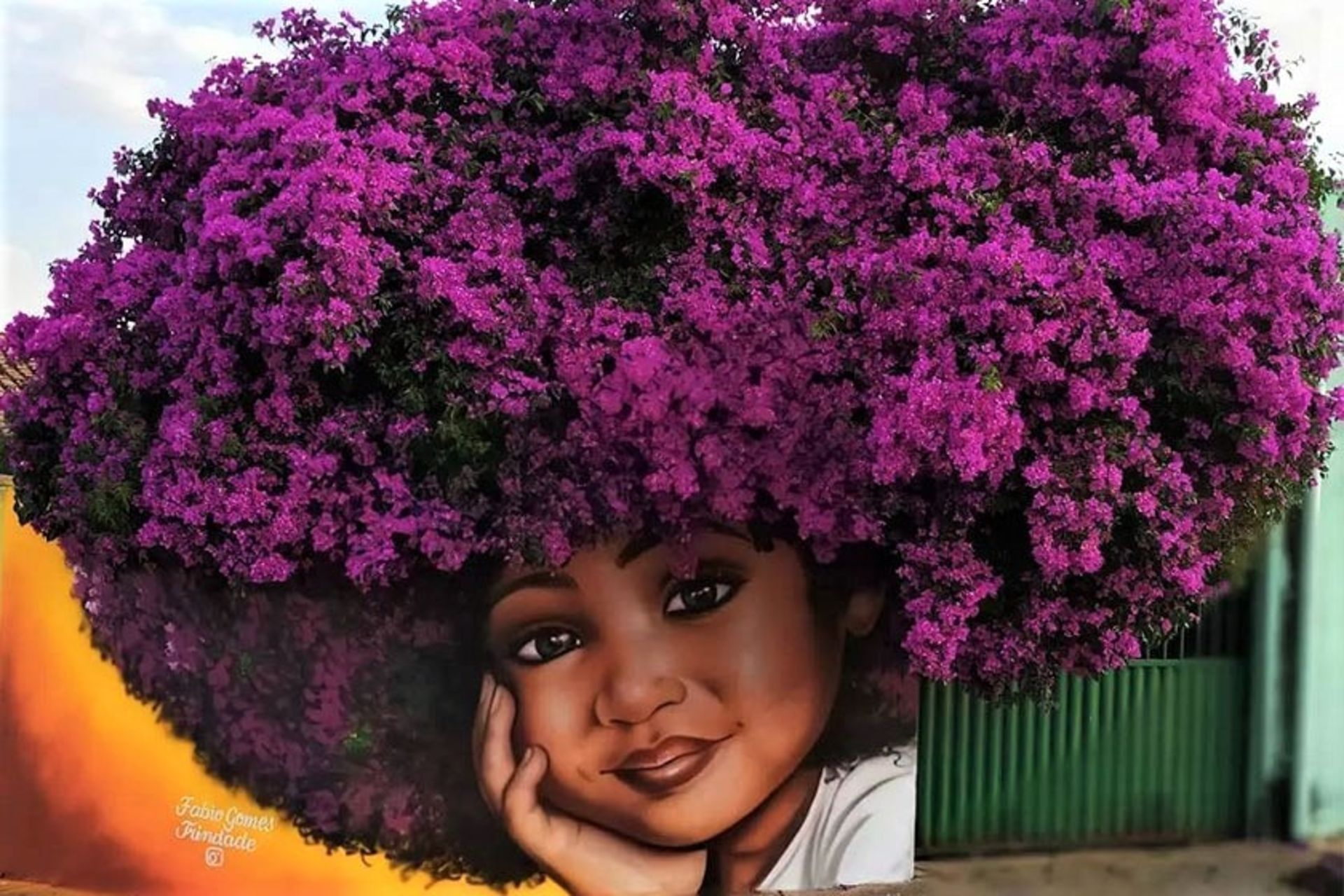 نقاشی دیواری کودک با موی بنفش