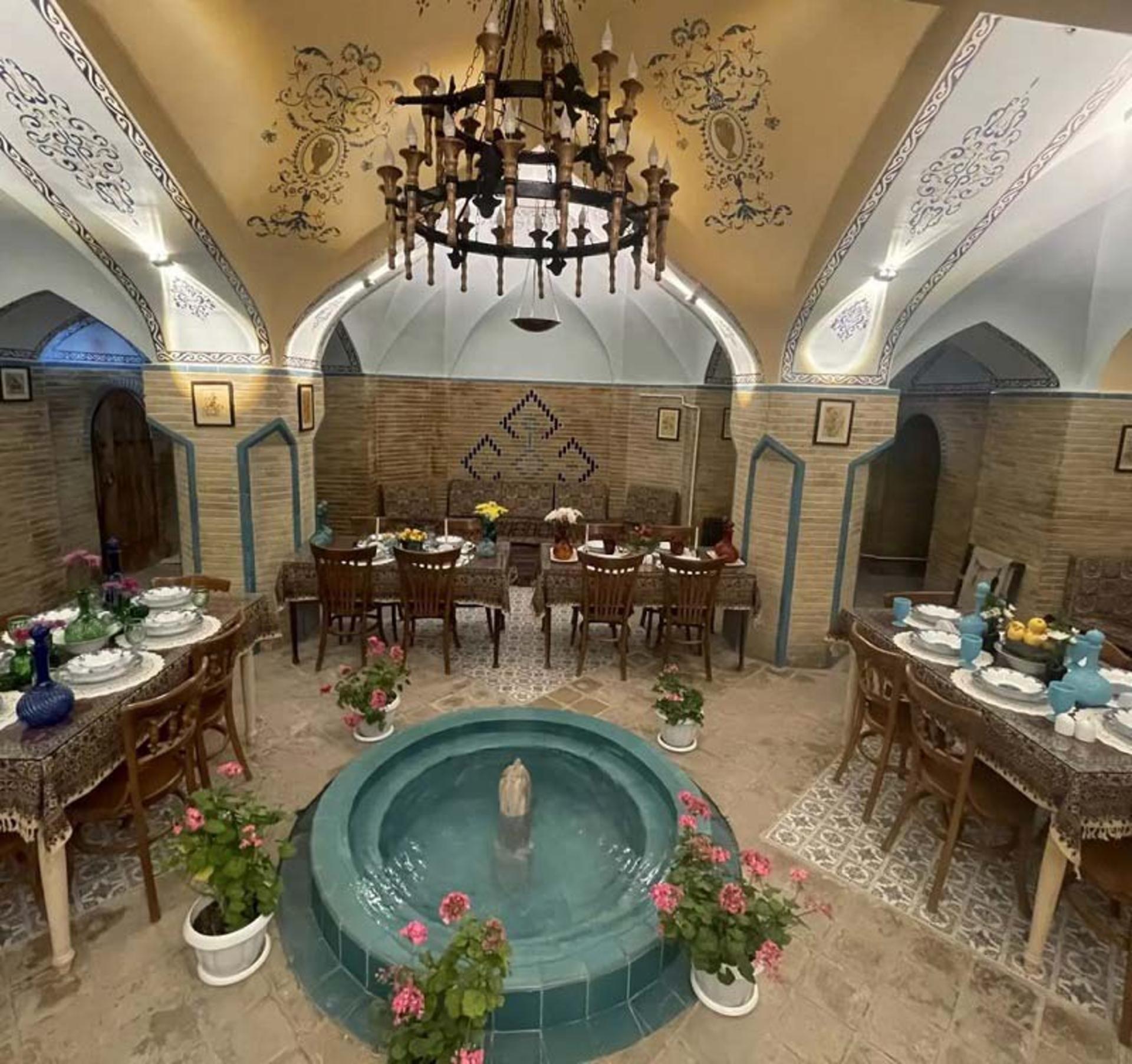 چای‌‌خانه سنتی حاج داداش زنجان؛ منبع عکس: اینستاگرام hajdadash_restaurant؛ عکاس: نامشخص
