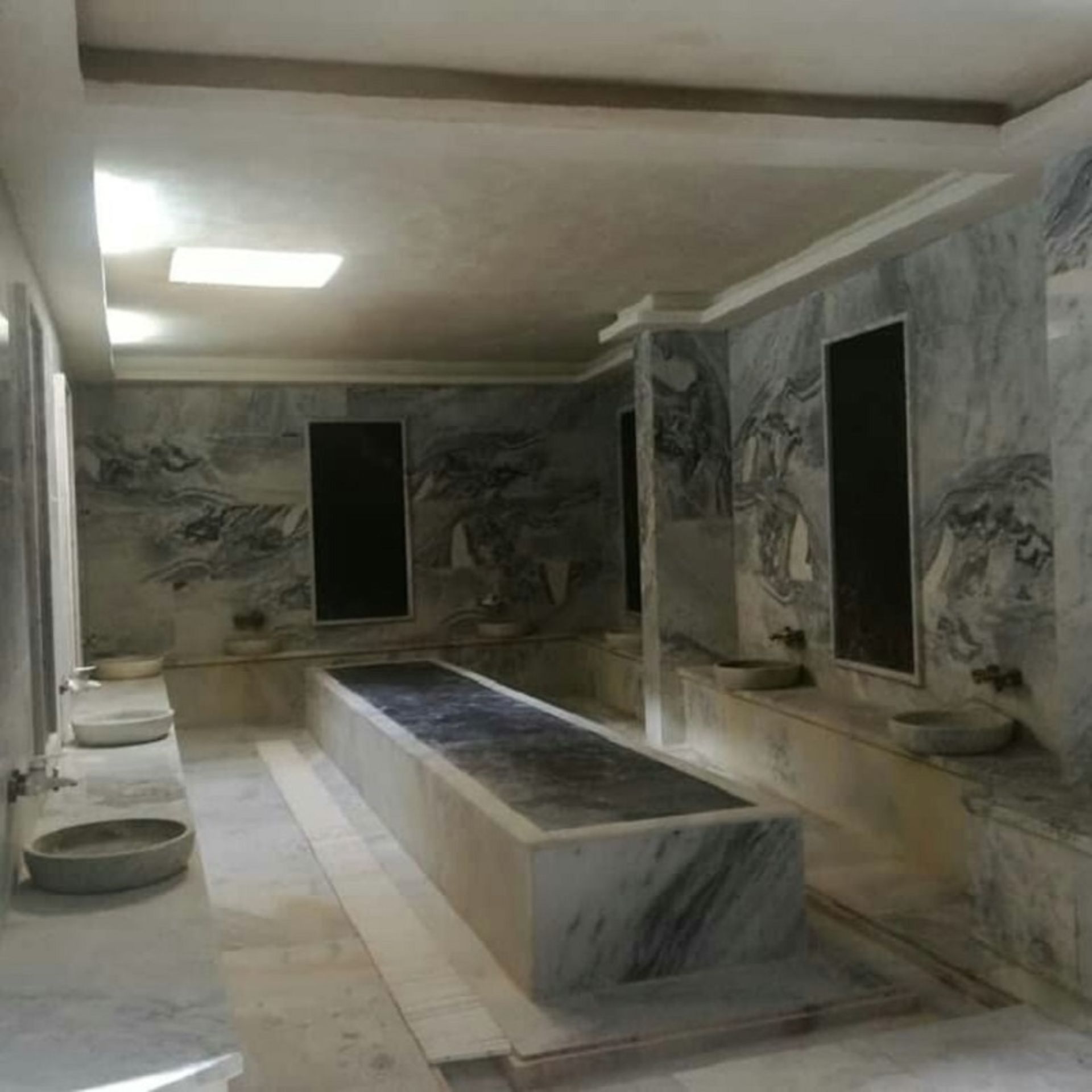 محوطه داخل مجموعه آبگرم قرقان؛ منبع عکس: اینستاگرام مجموعه هتل و آبگرم ارشیا؛ عکاس: ناشناس