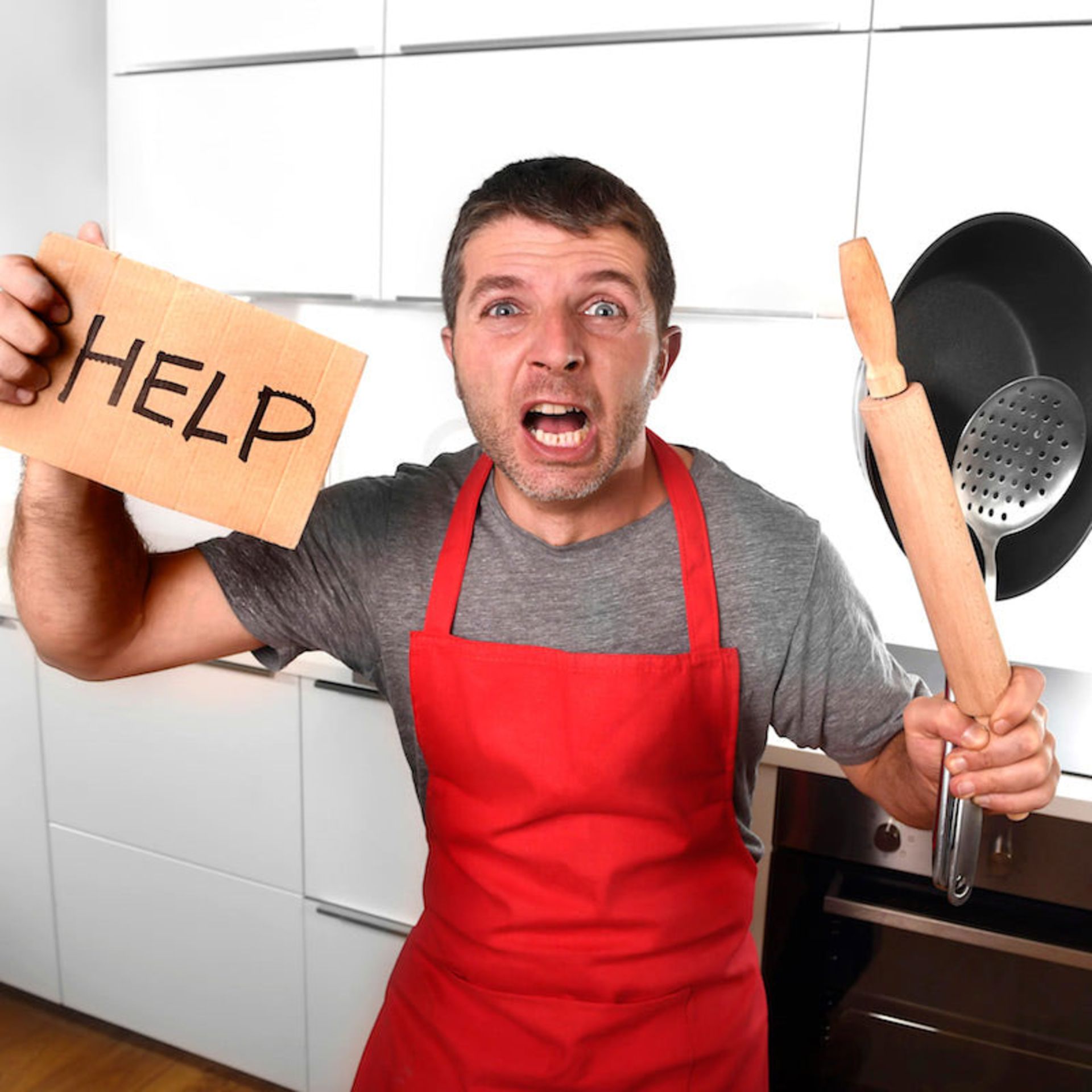 نگرانی و ترس یک مرد از آشپزی؛ منبع عکس: eatcookery؛ عکاس: نامشخص