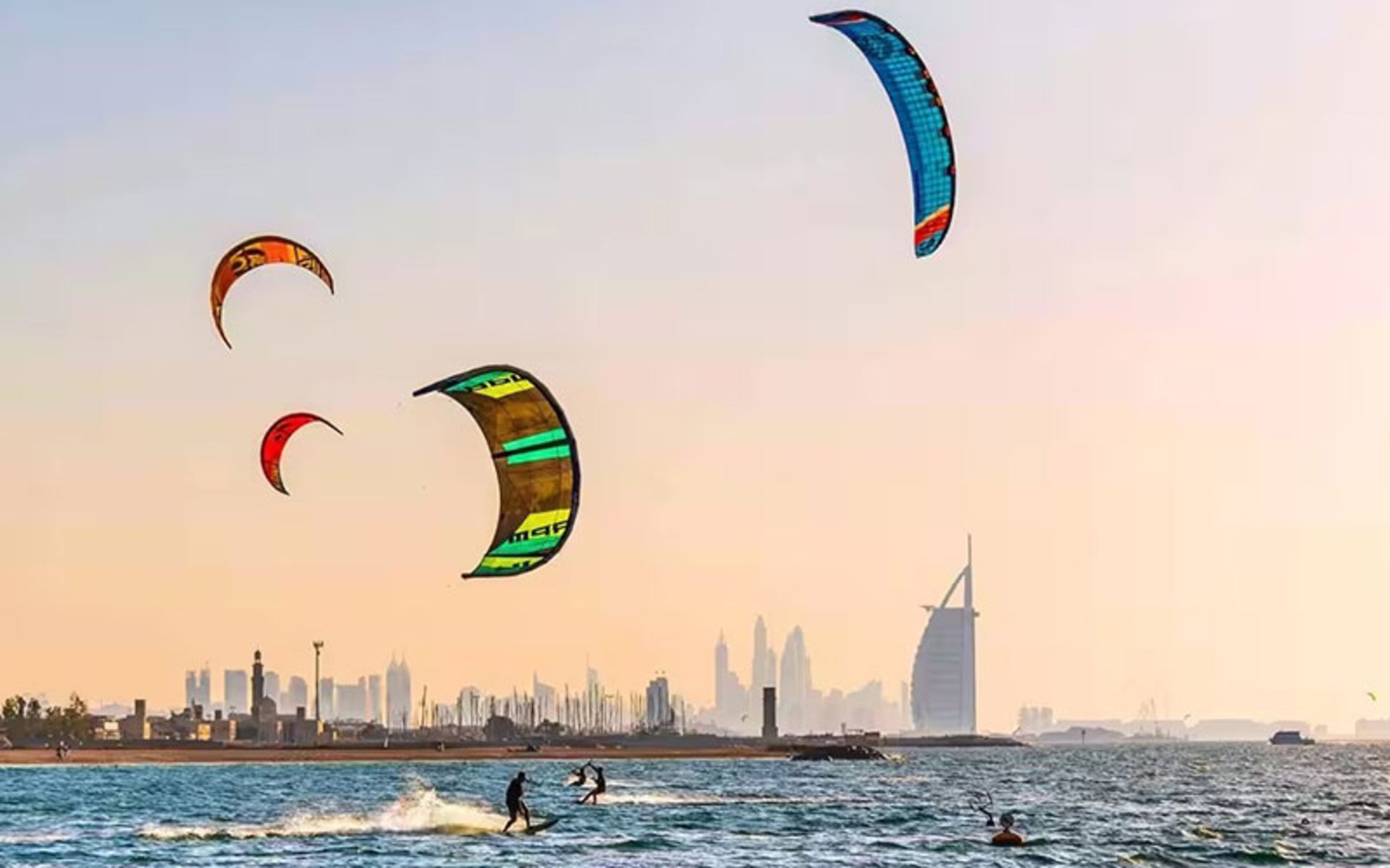 ساحل کایت دبی، منبع عکس: visitdubai.com، عکاس: ناشناس