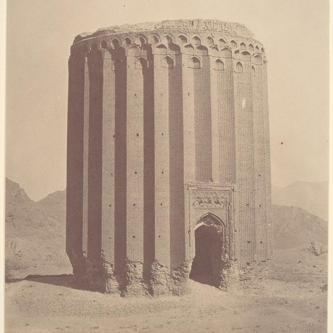 عکس قدیمی از برج طغرل