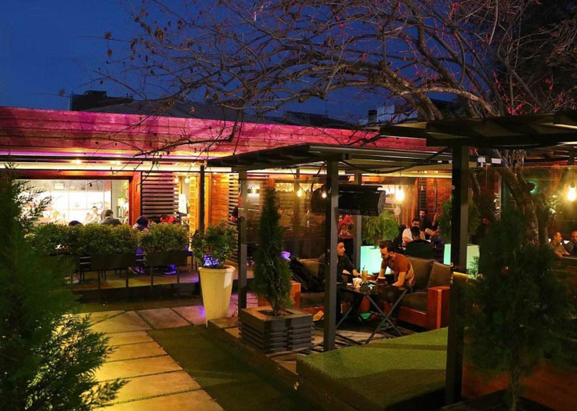 کافه رستوران میامی گرگان؛ منبع عکس: اینستاگرام cafe.restaurant.miami؛ عکاس: نامشخص 